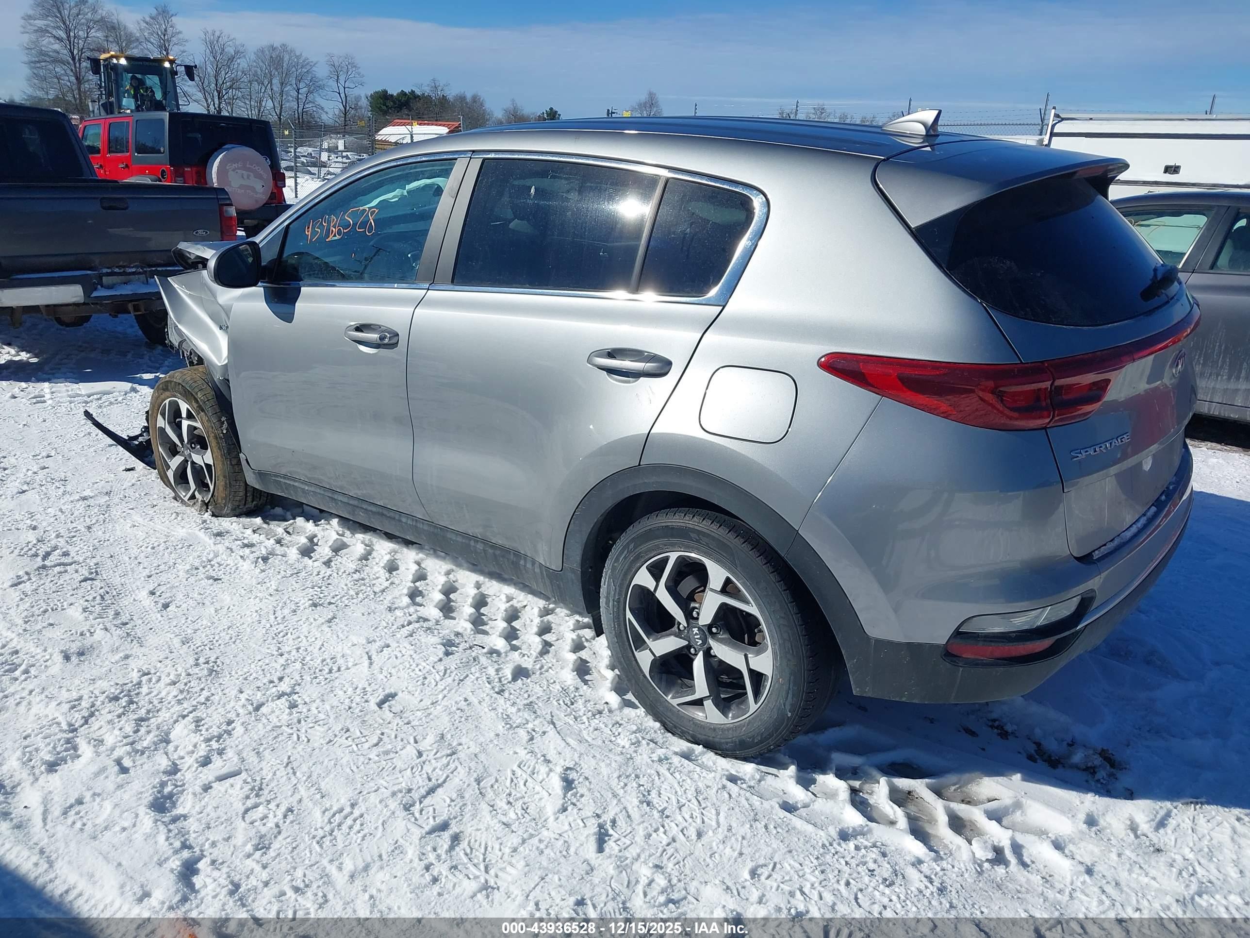 KIA SPORTAGE image 3