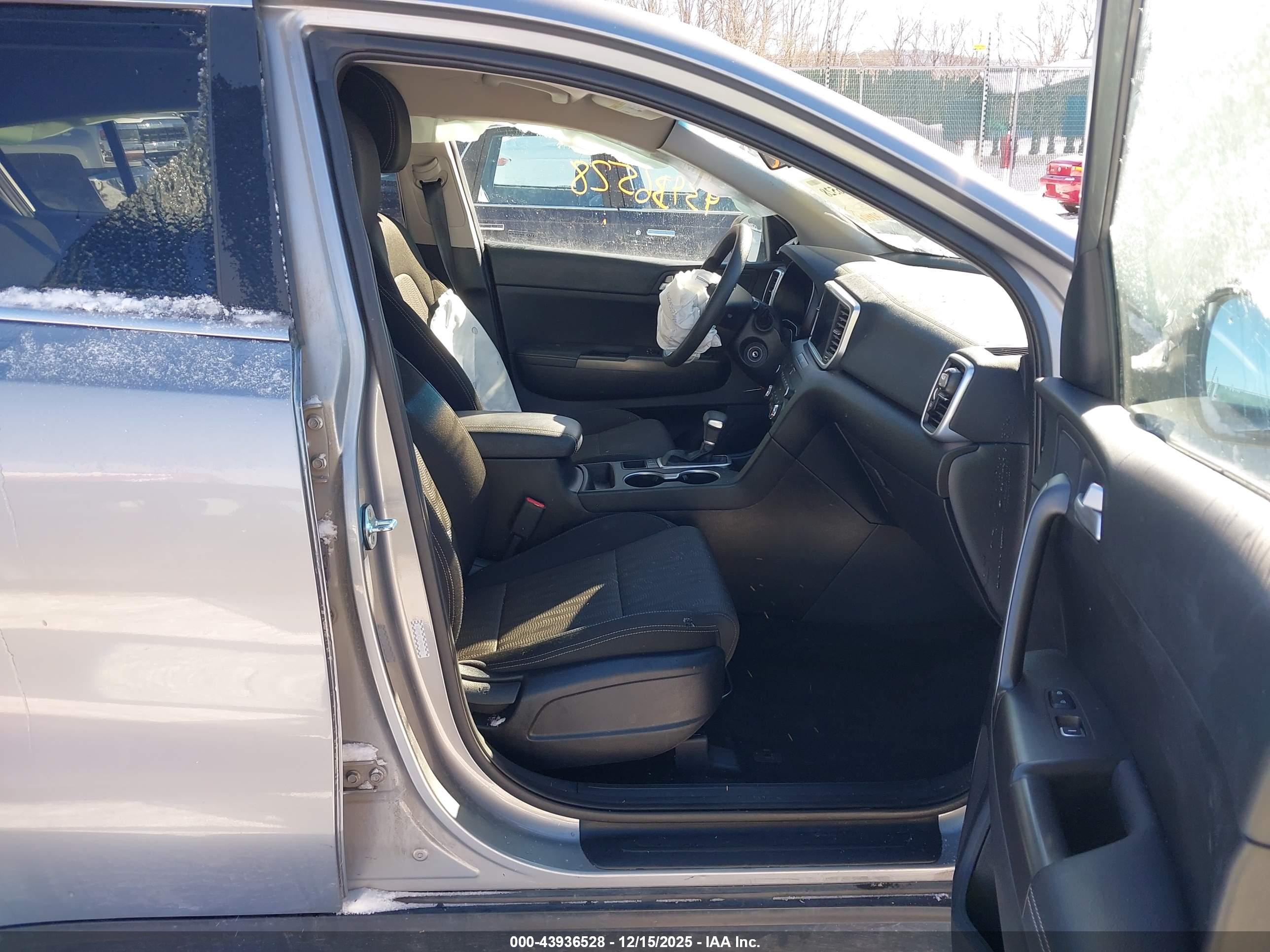 KIA SPORTAGE image 5