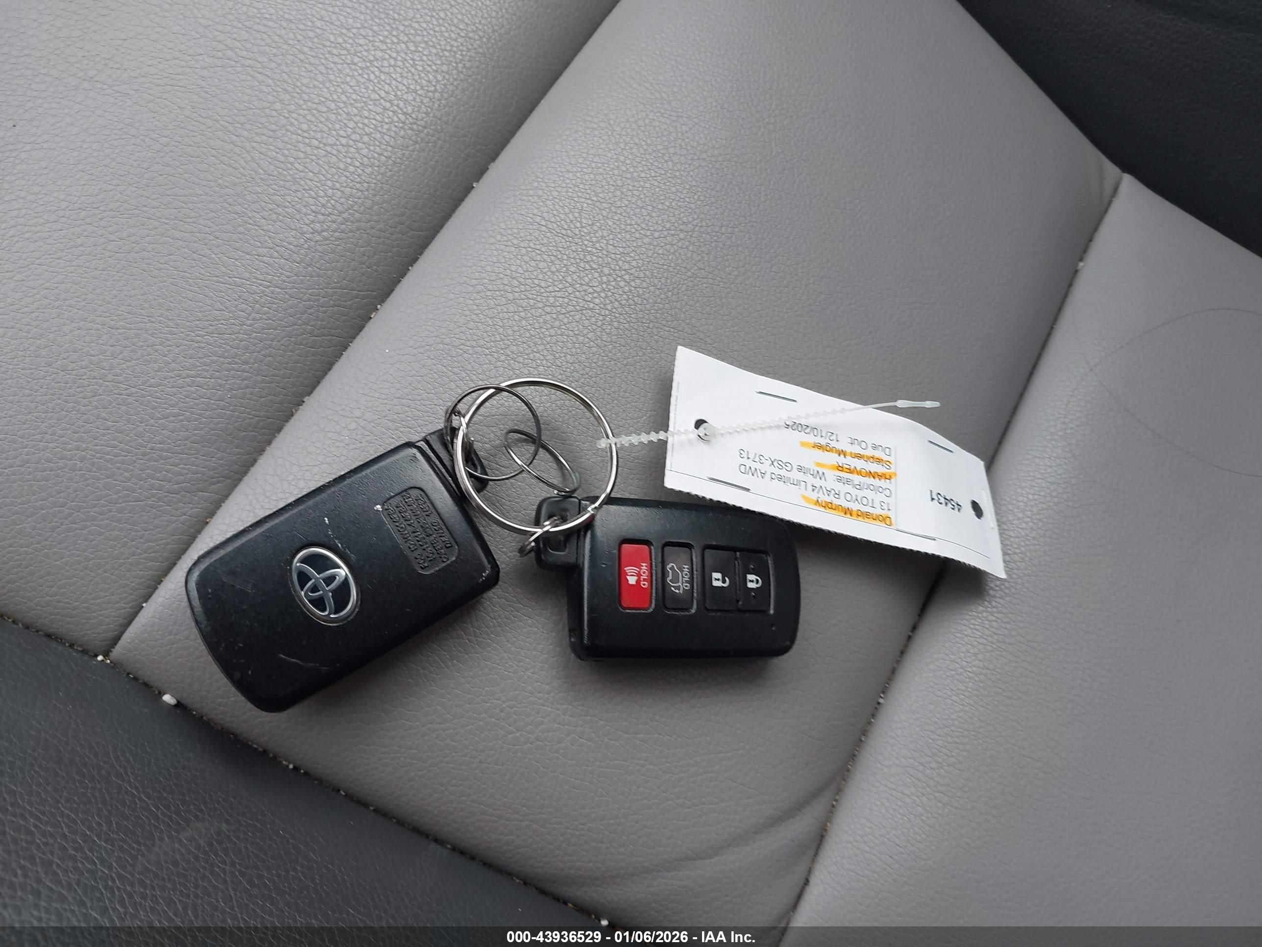 TOYOTA RAV4 image 11