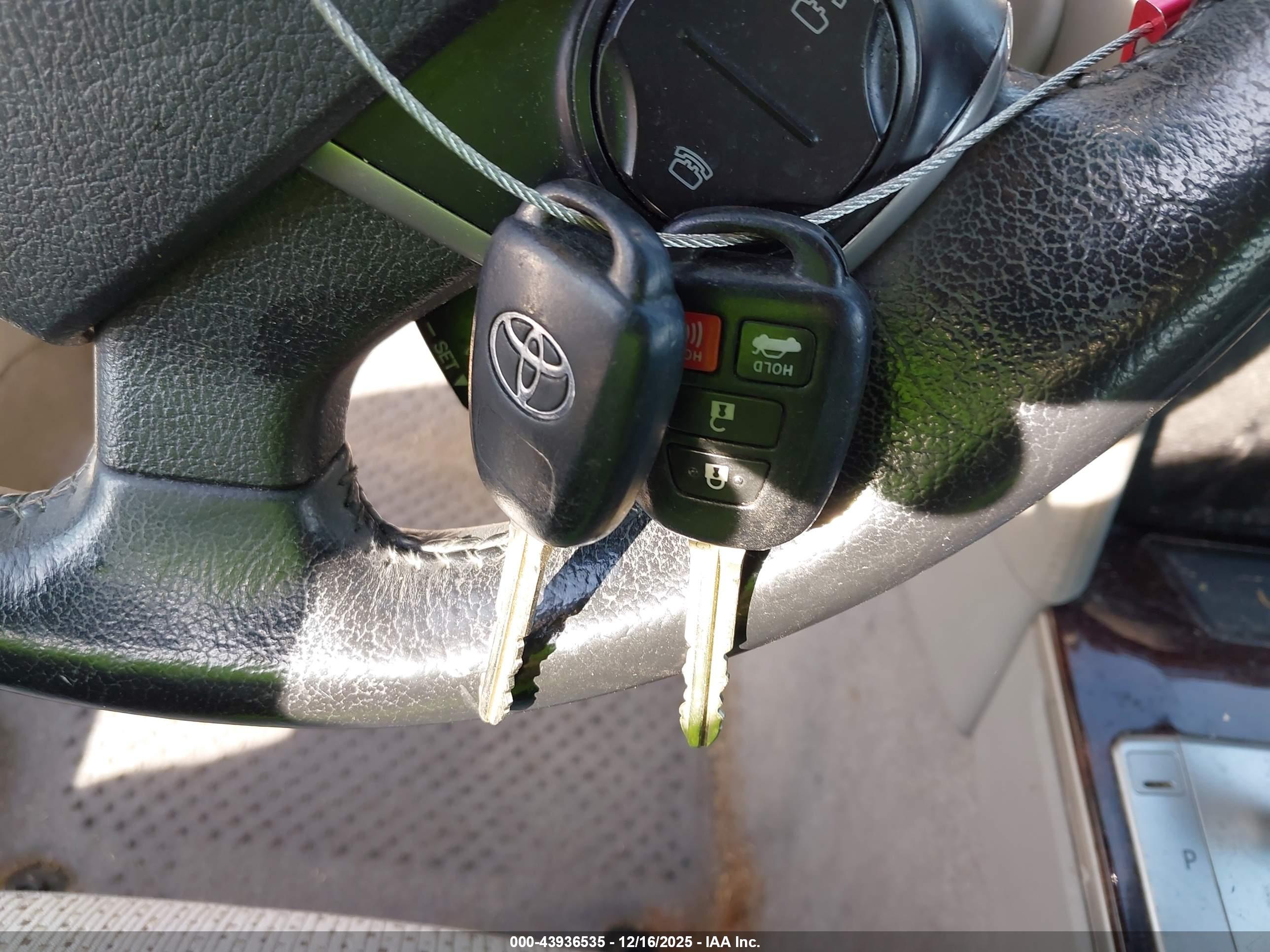 TOYOTA CAMRY image 11