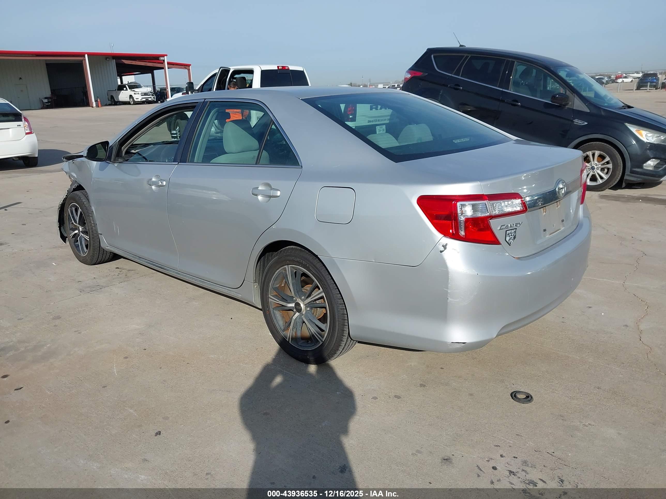 TOYOTA CAMRY image 3