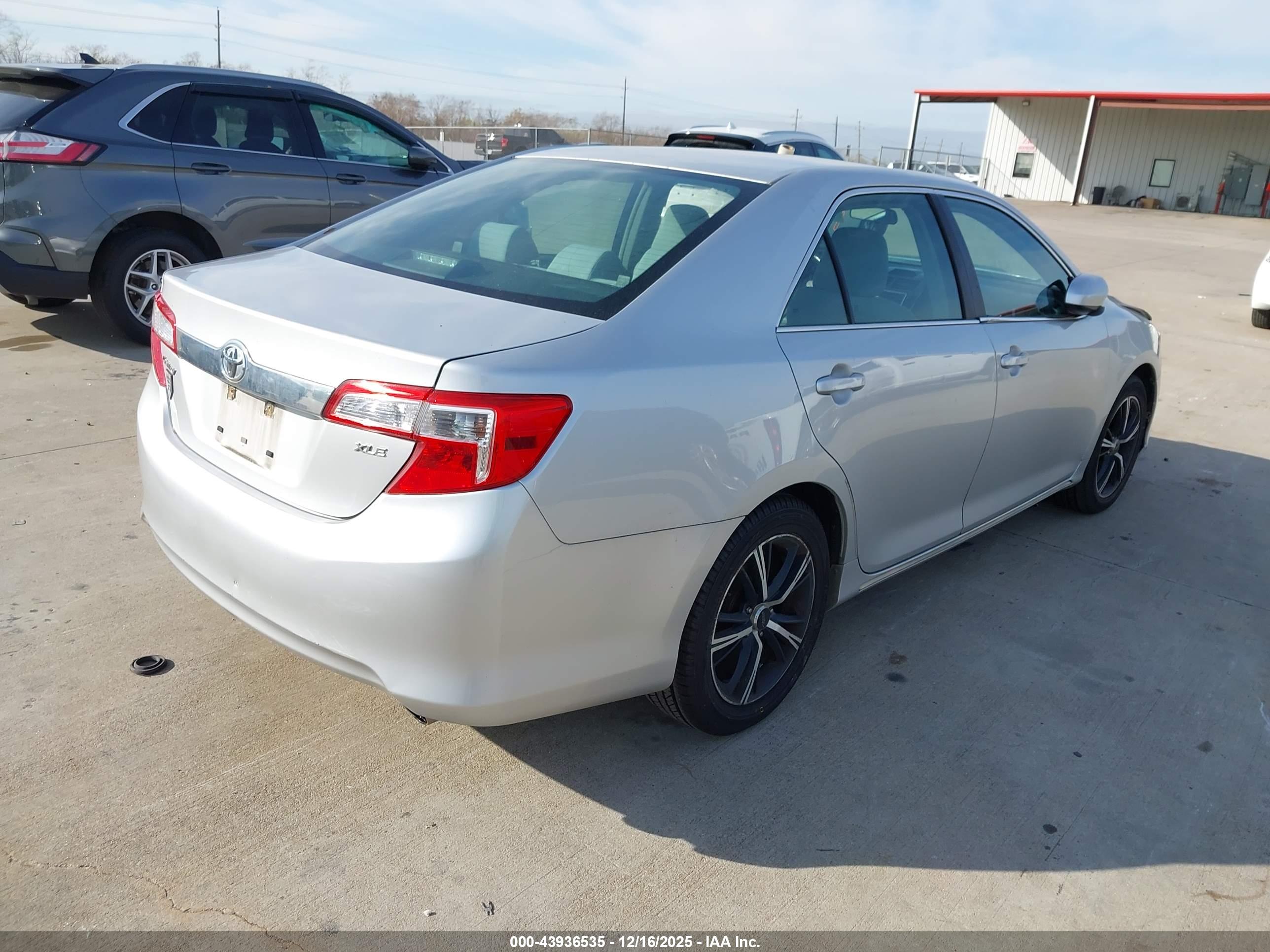 TOYOTA CAMRY image 4