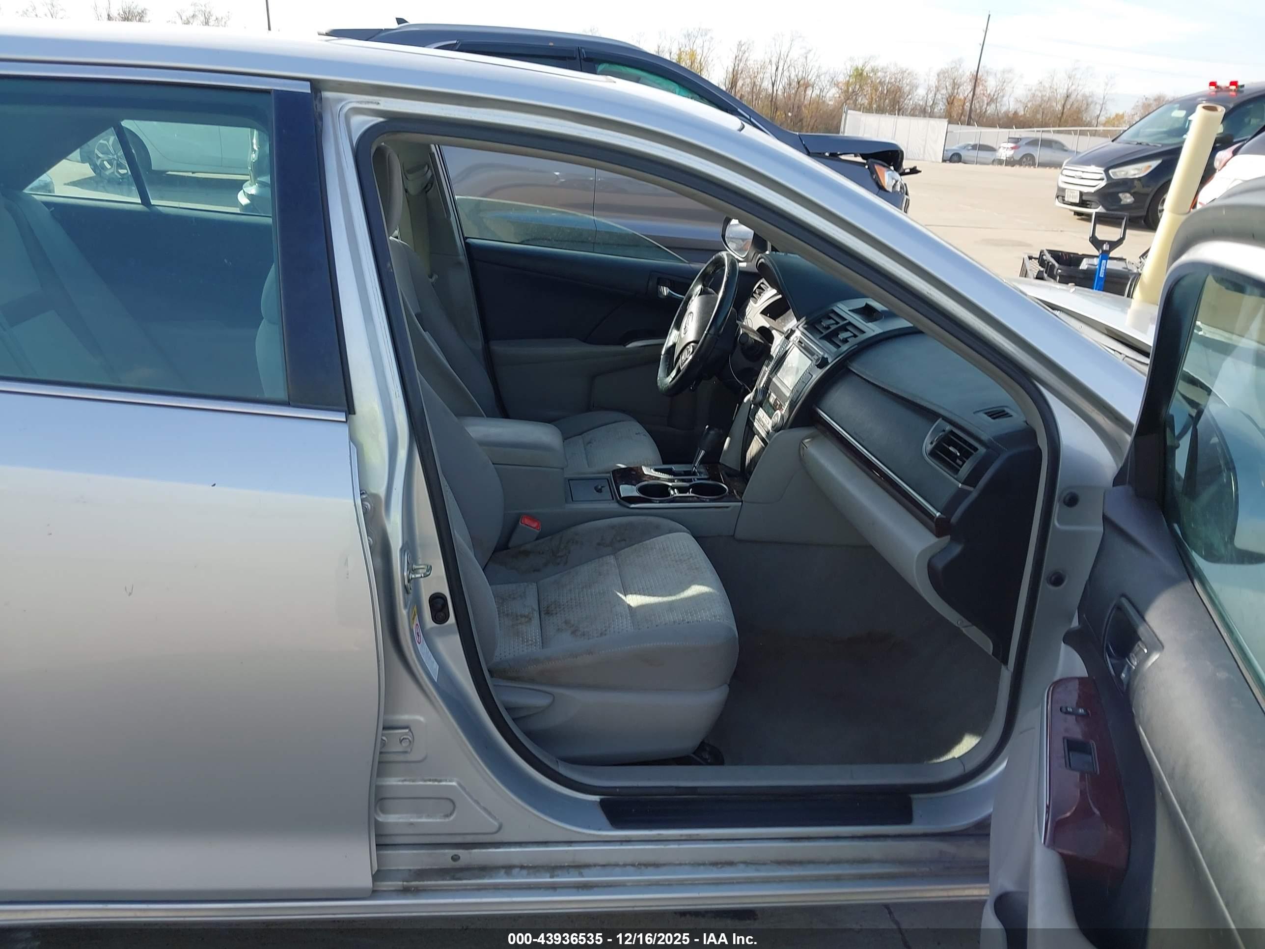 TOYOTA CAMRY image 5