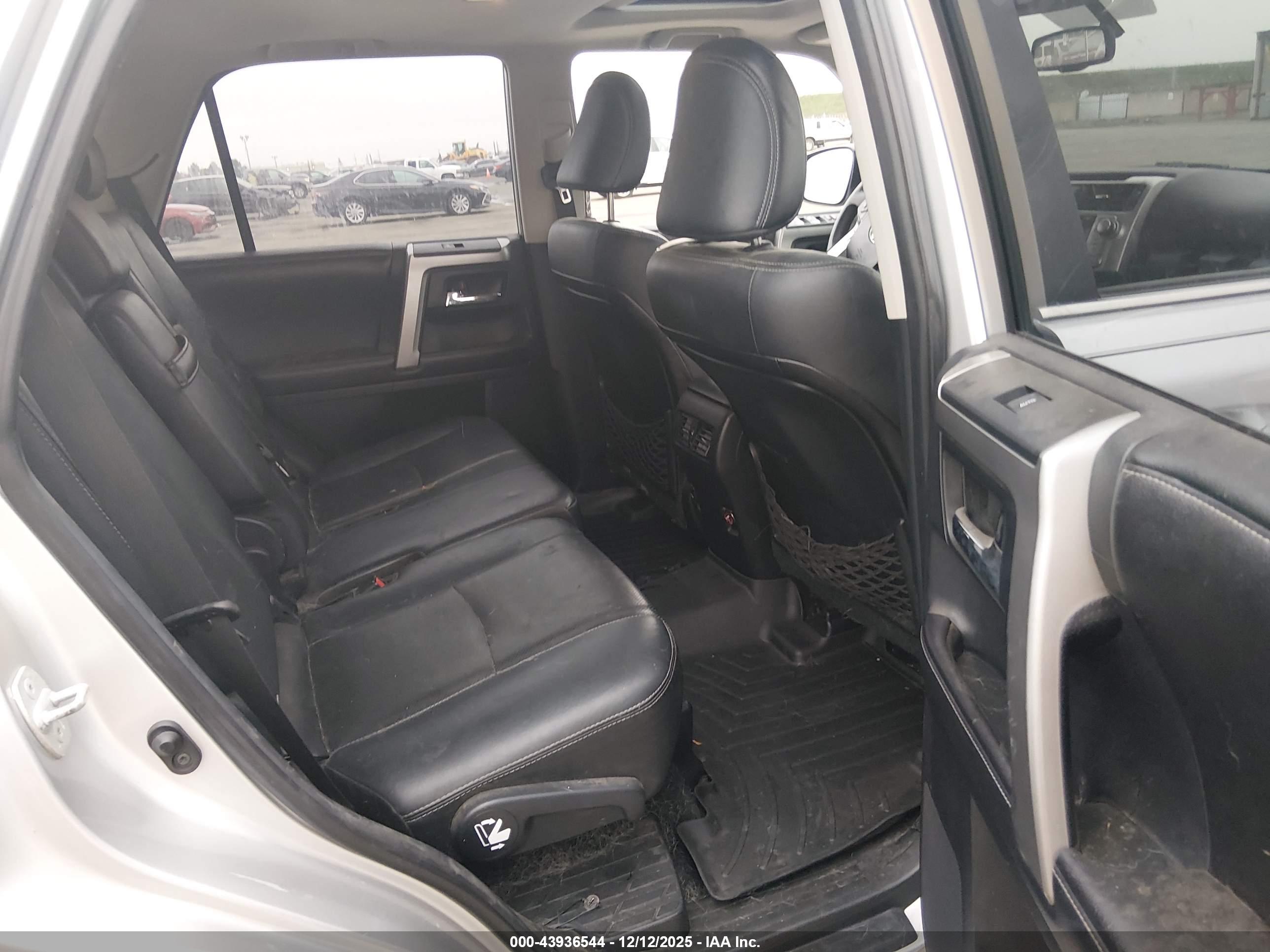 TOYOTA 4RUNNER image 8