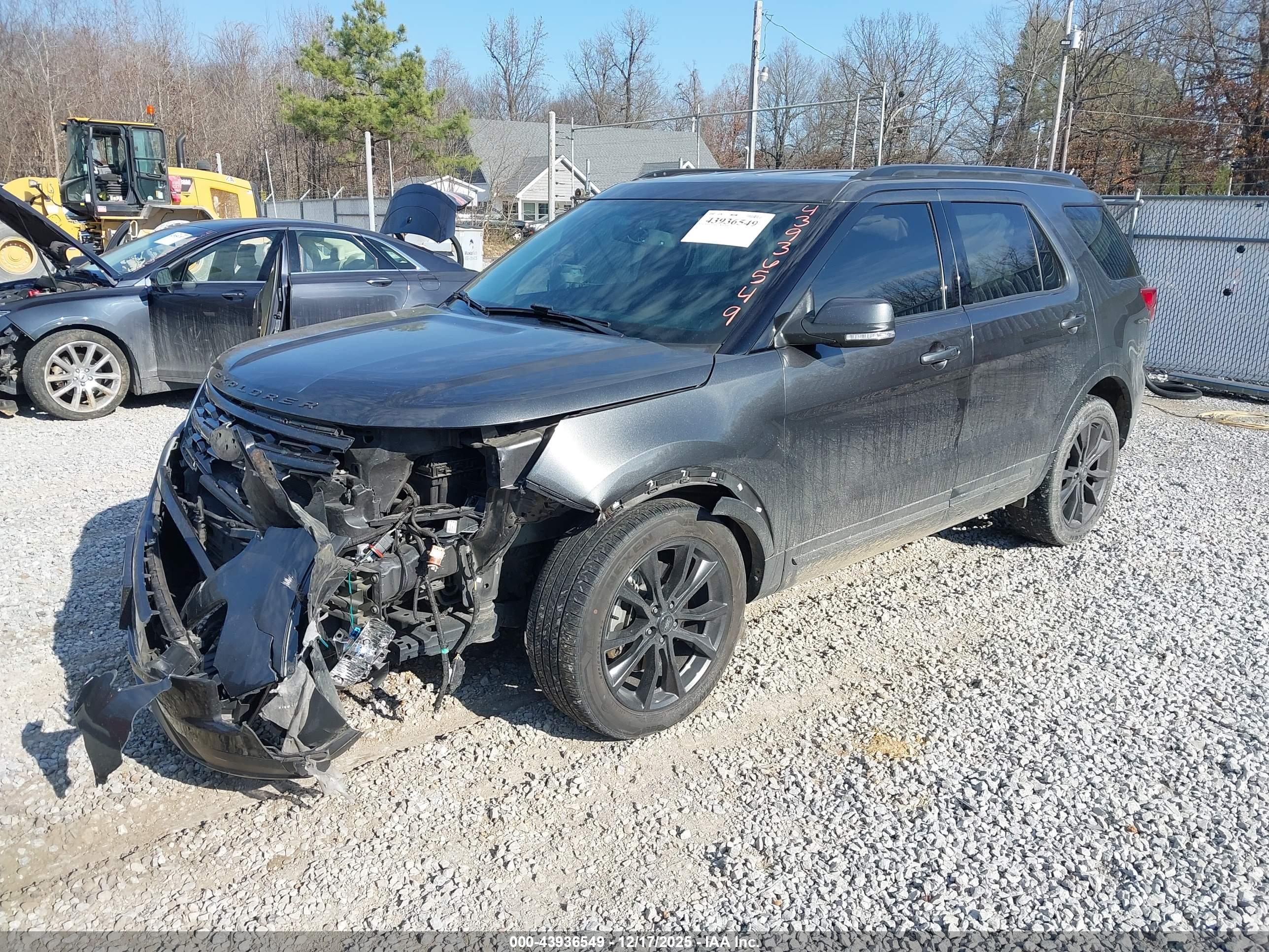 FORD EXPLORER image 2