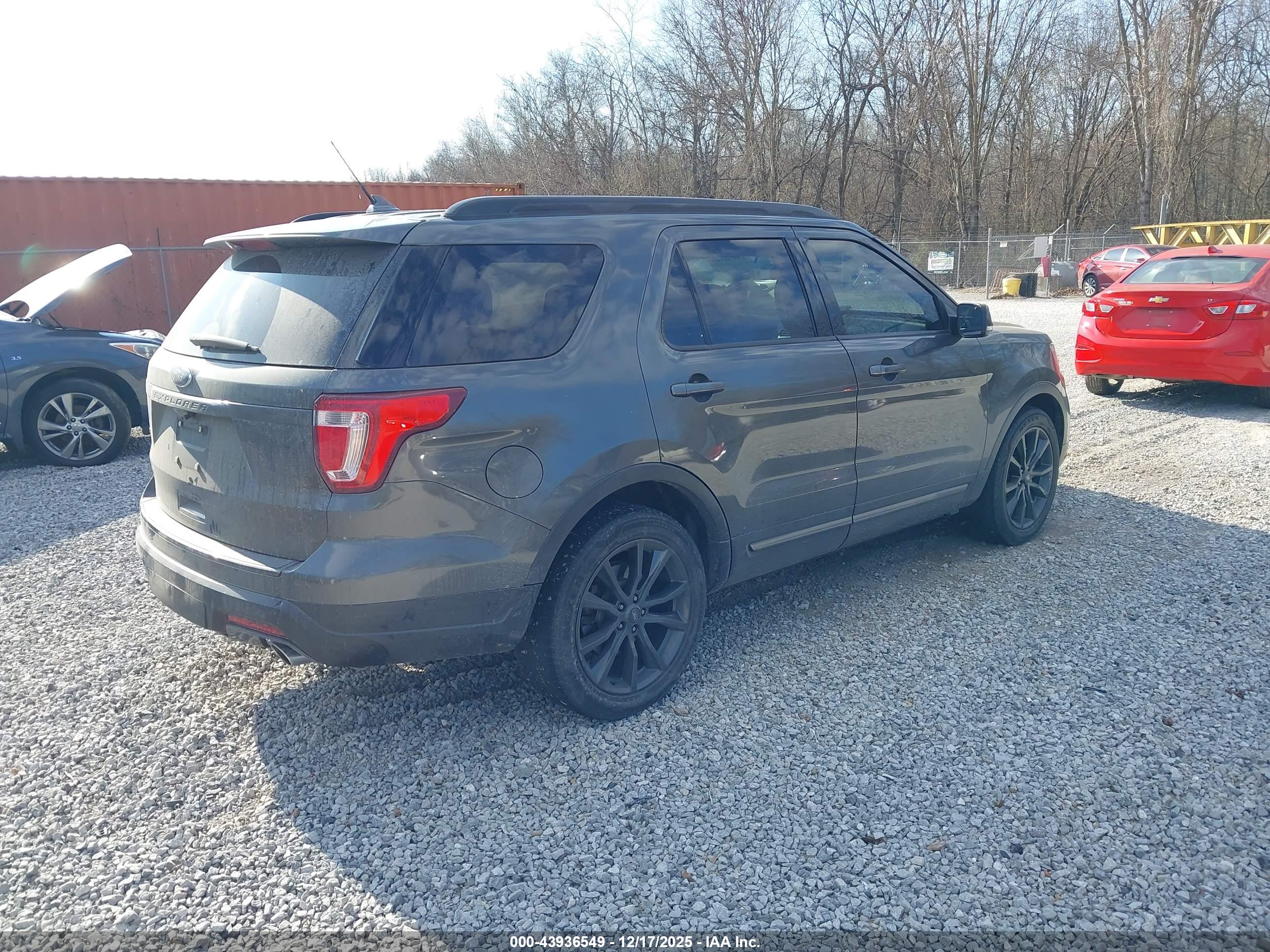 FORD EXPLORER image 4