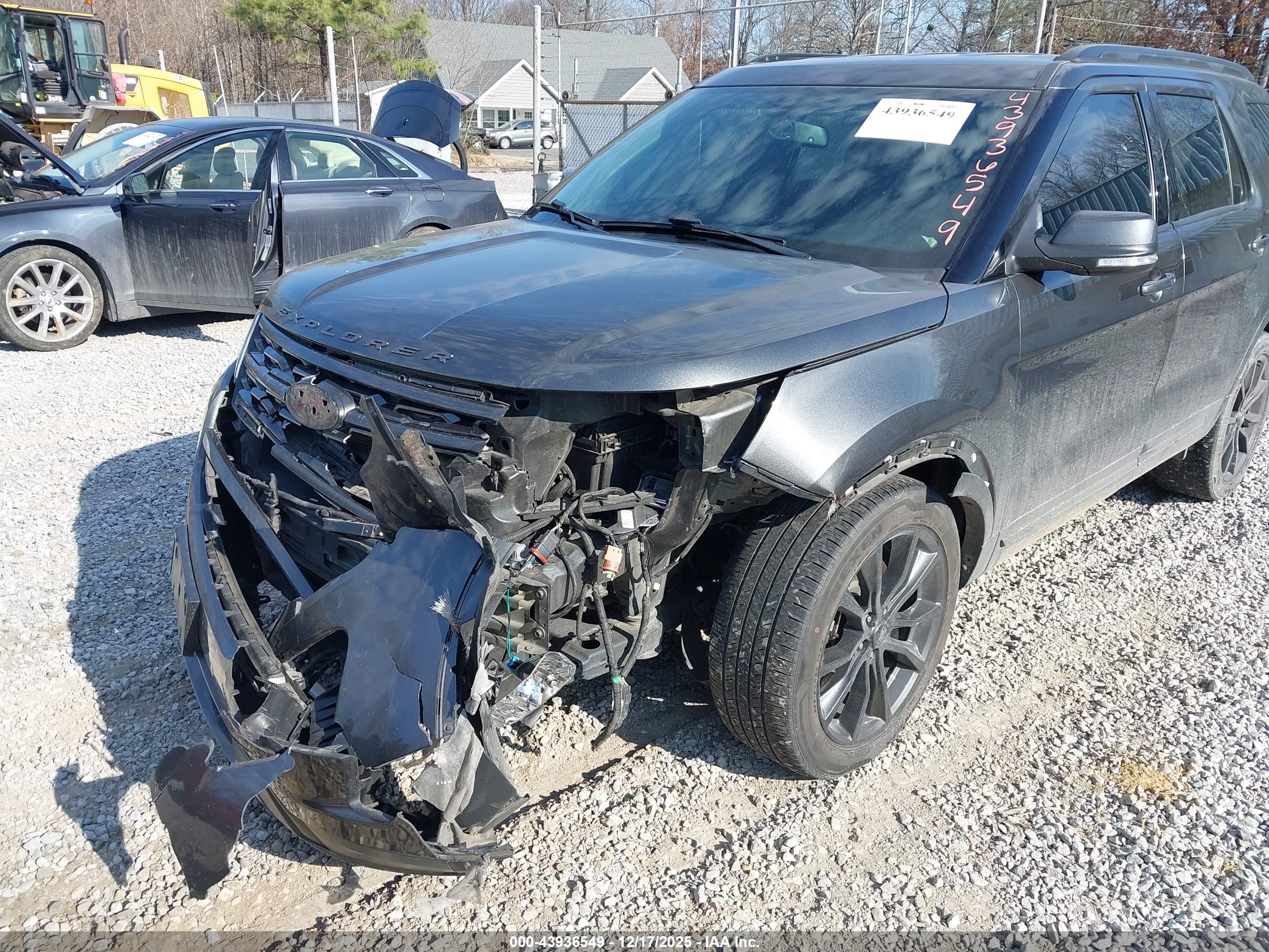 FORD EXPLORER image 6