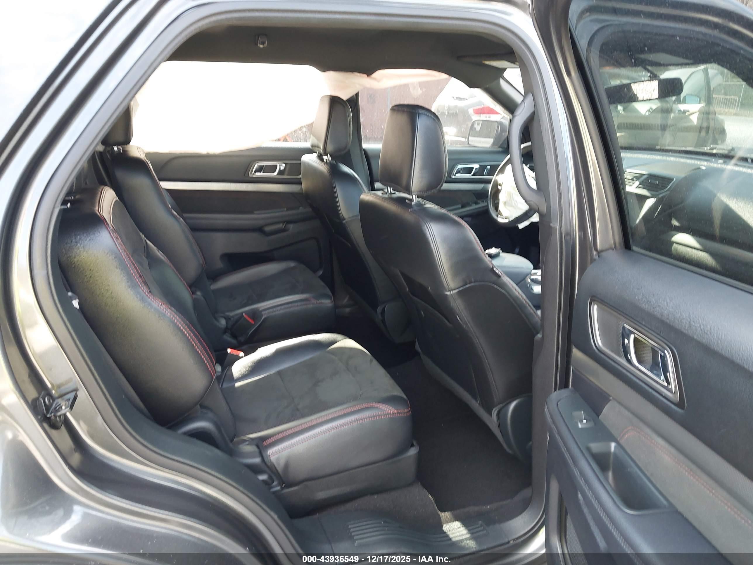 FORD EXPLORER image 8