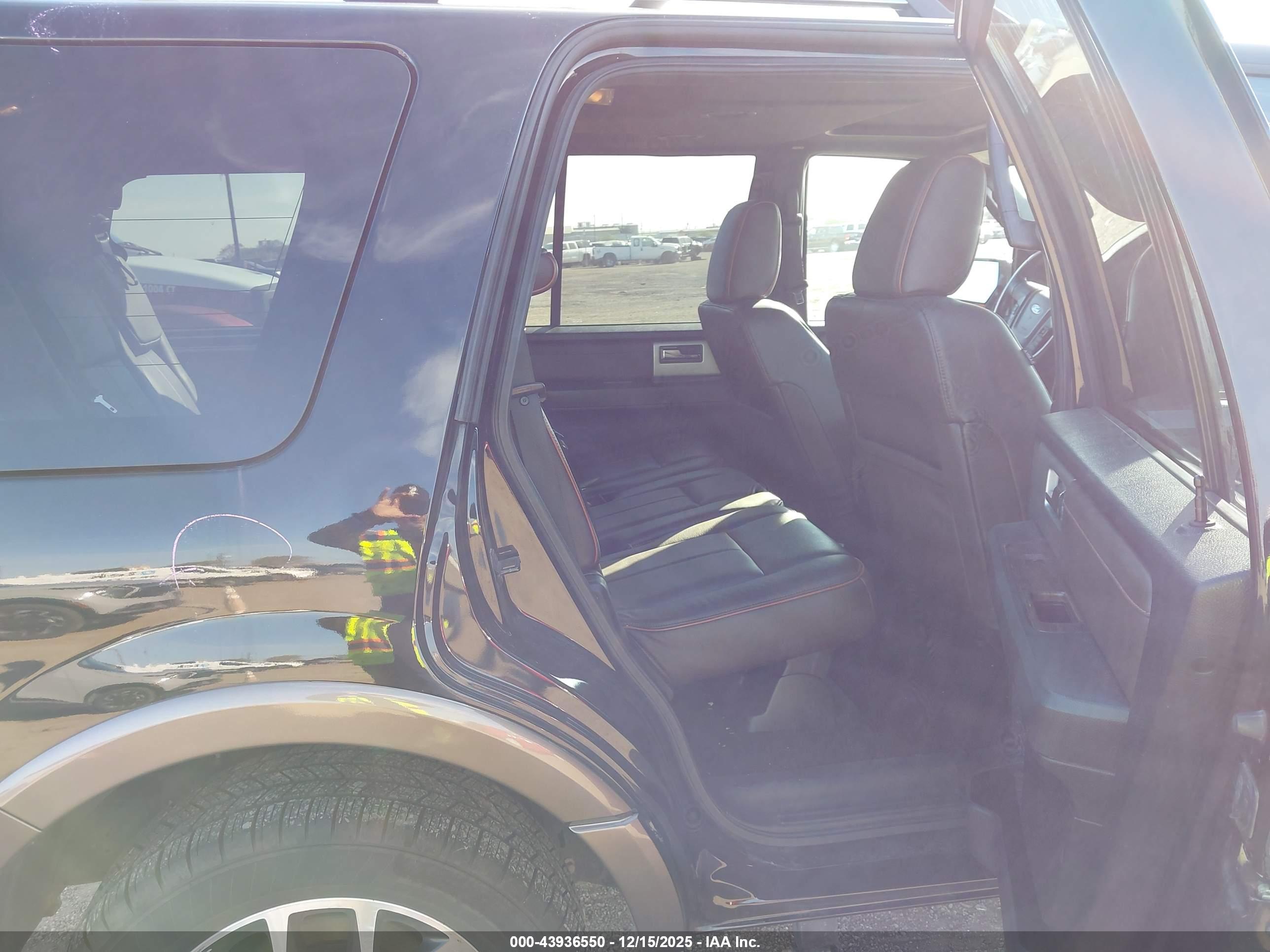 FORD EXPEDITION image 8
