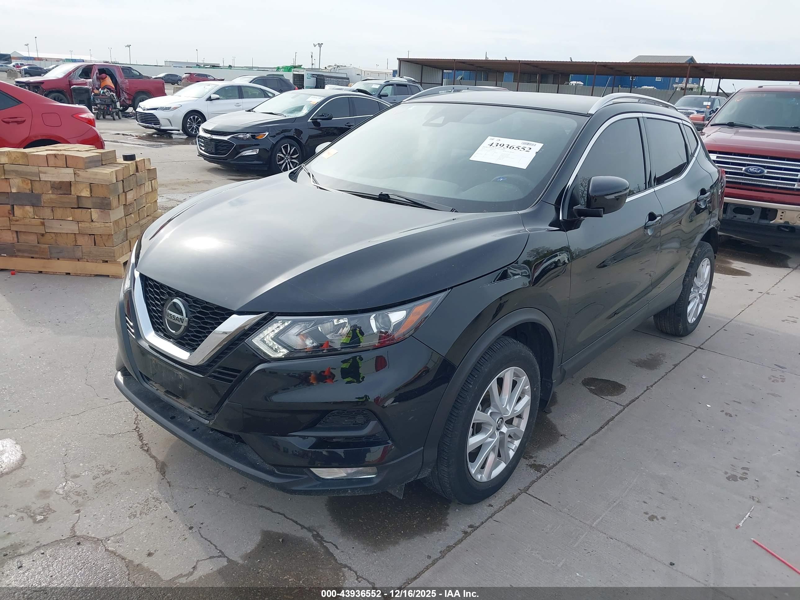 NISSAN ROGUE image 2
