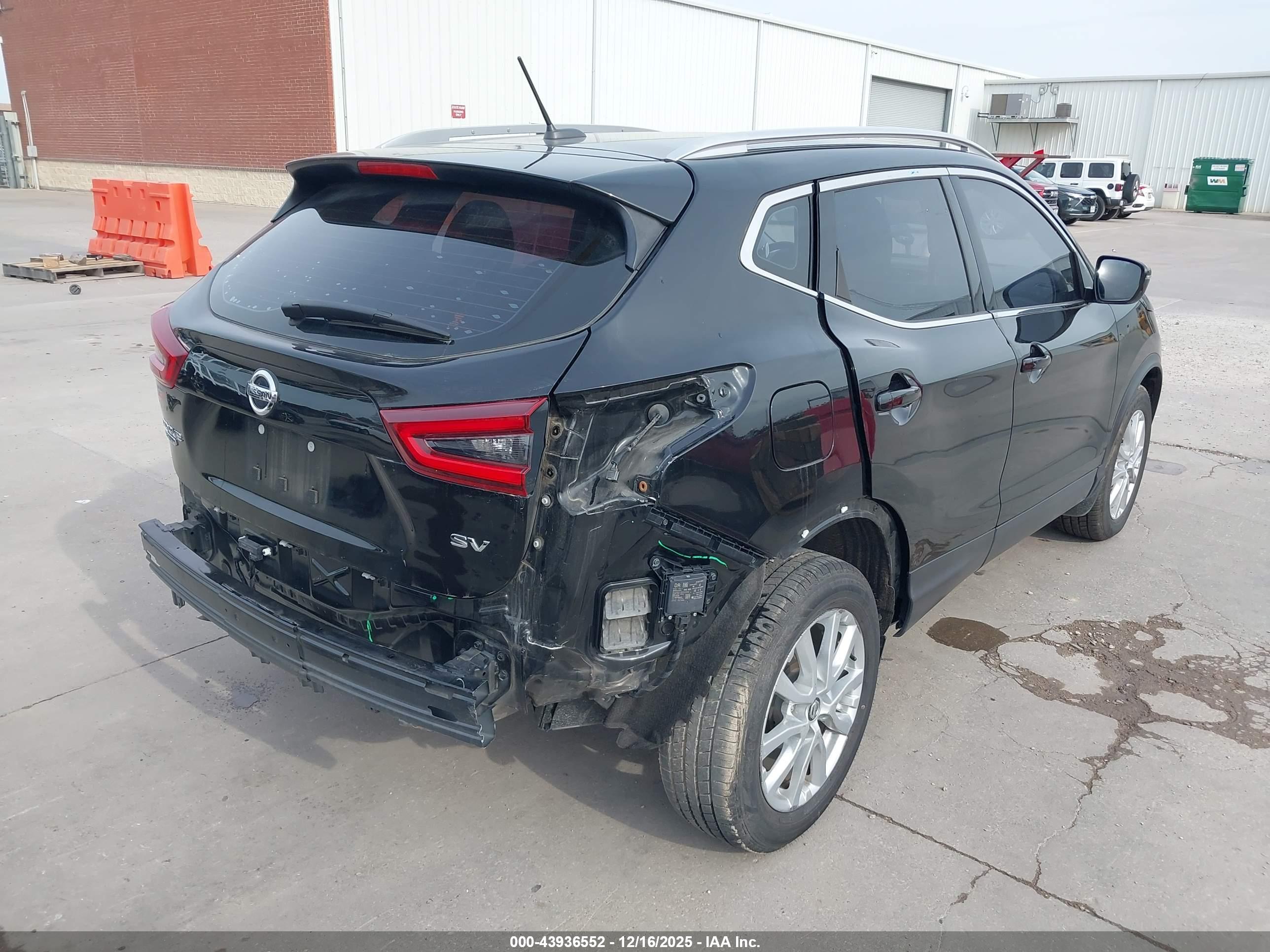 NISSAN ROGUE image 4