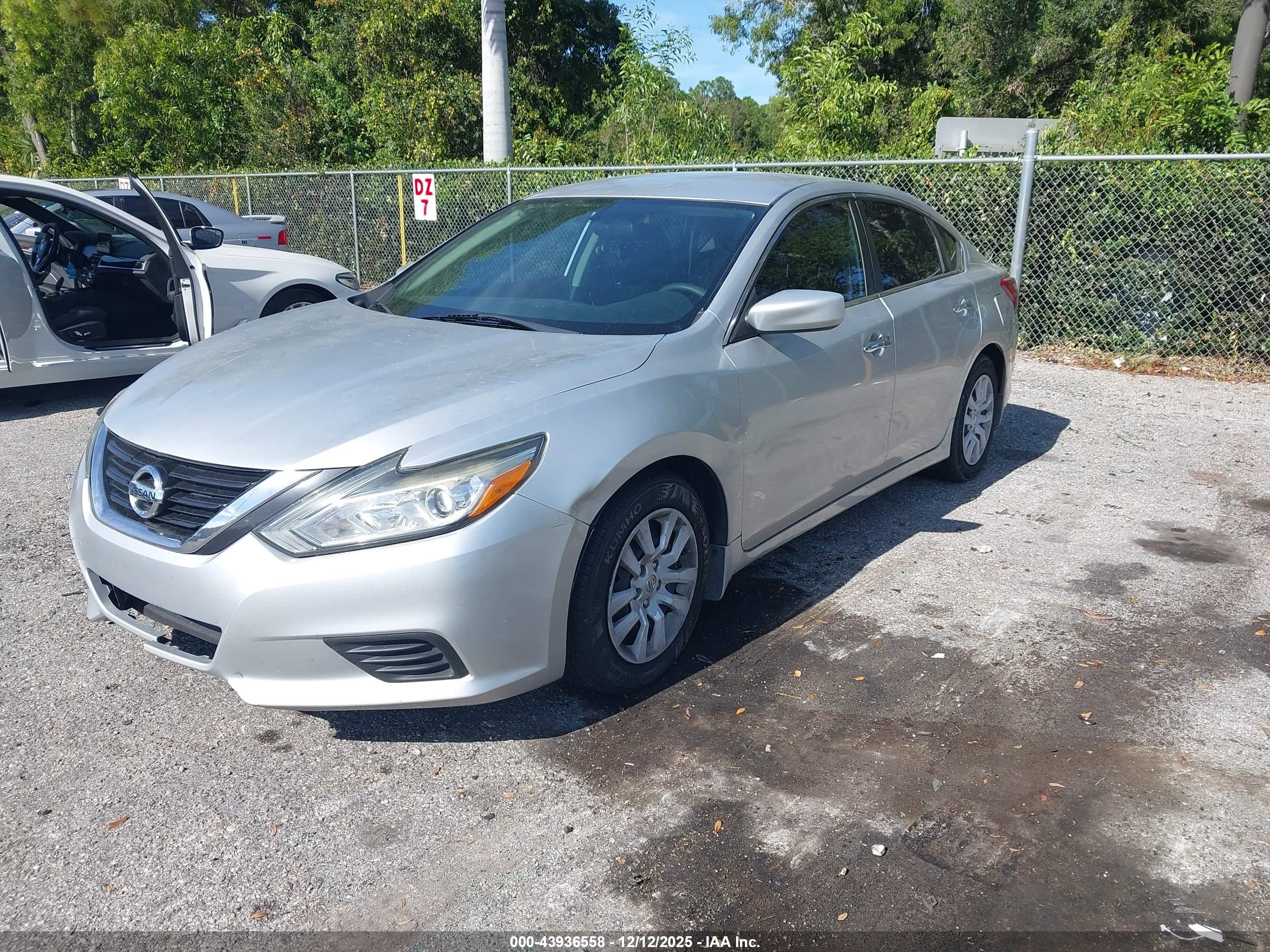 NISSAN ALTIMA image 2
