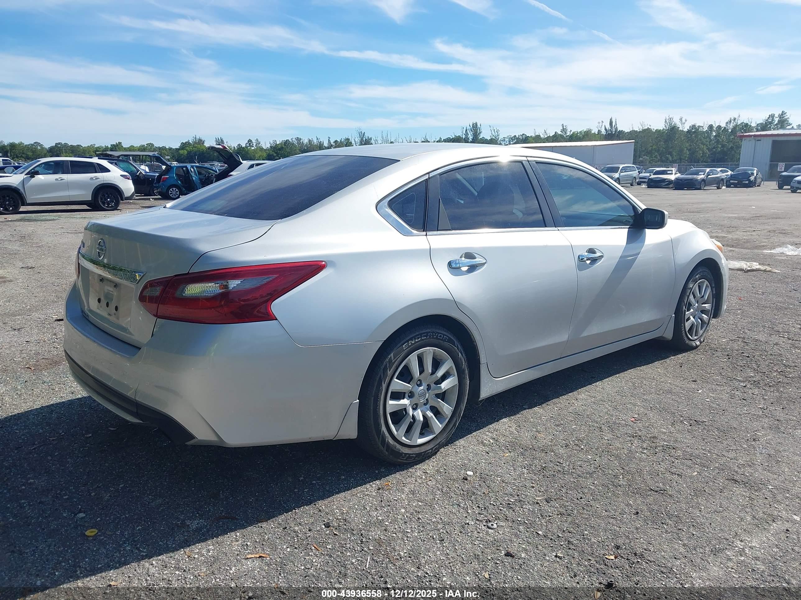 NISSAN ALTIMA image 4