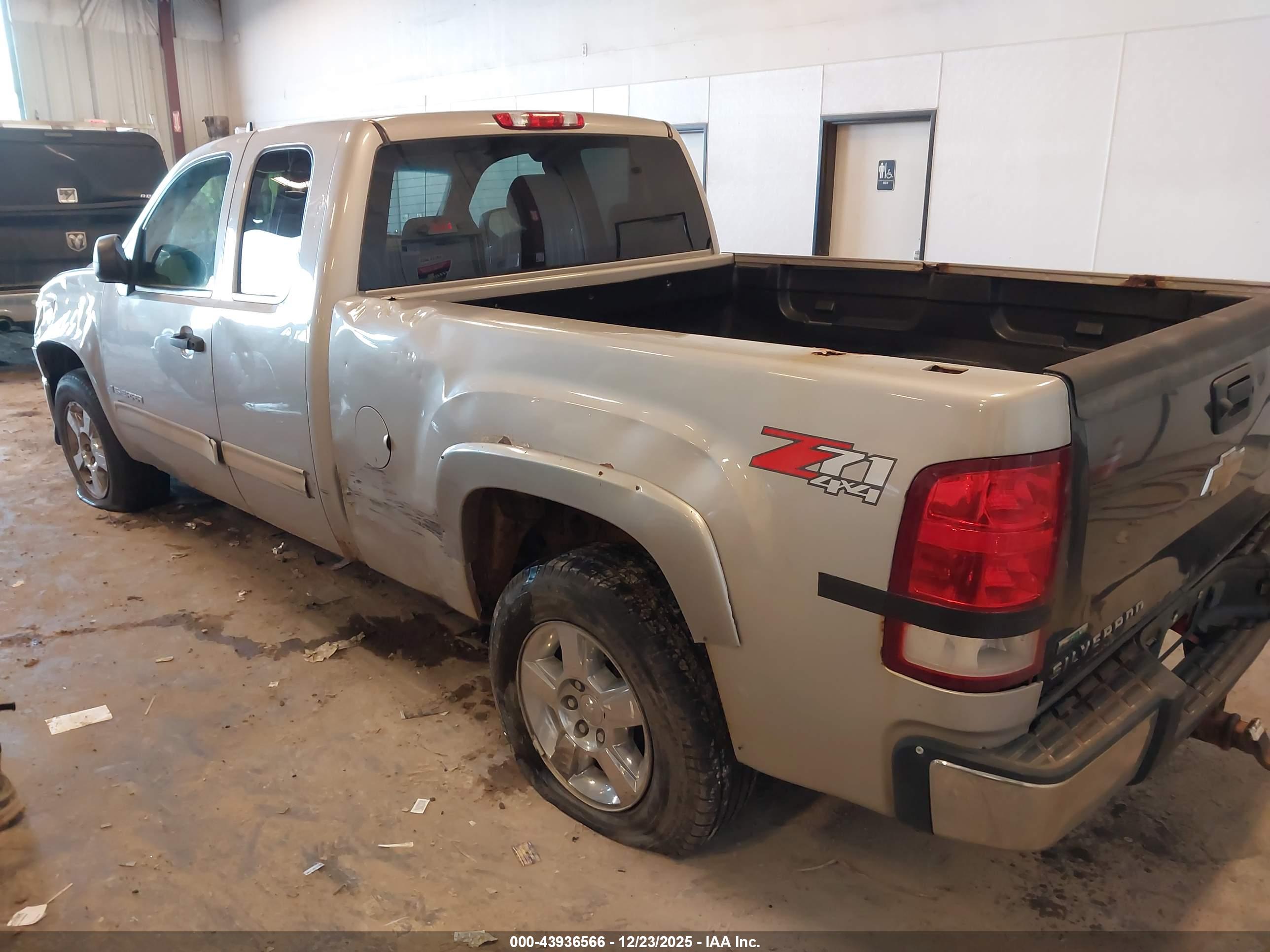 GMC SIERRA image 3