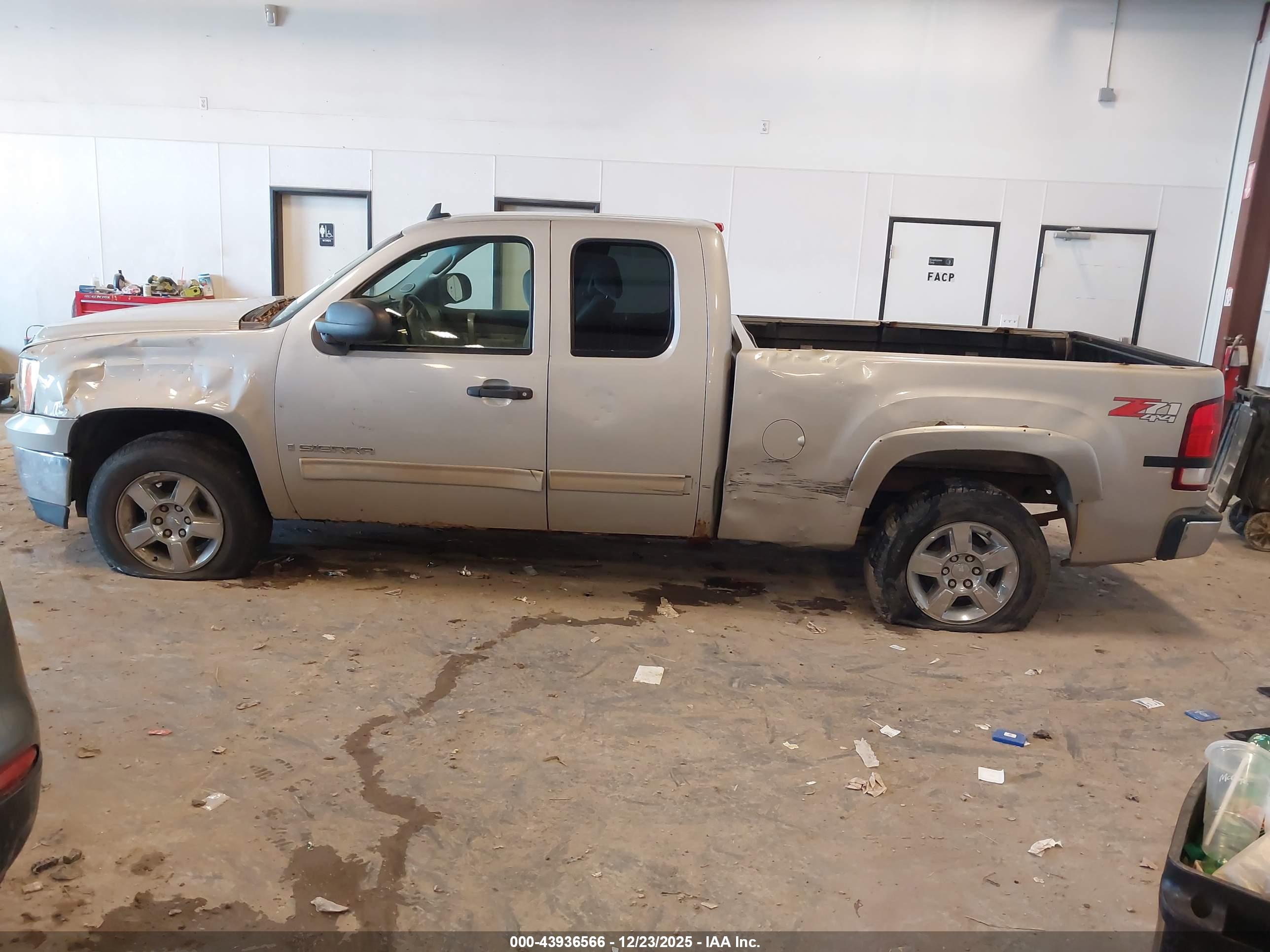 GMC SIERRA image 6