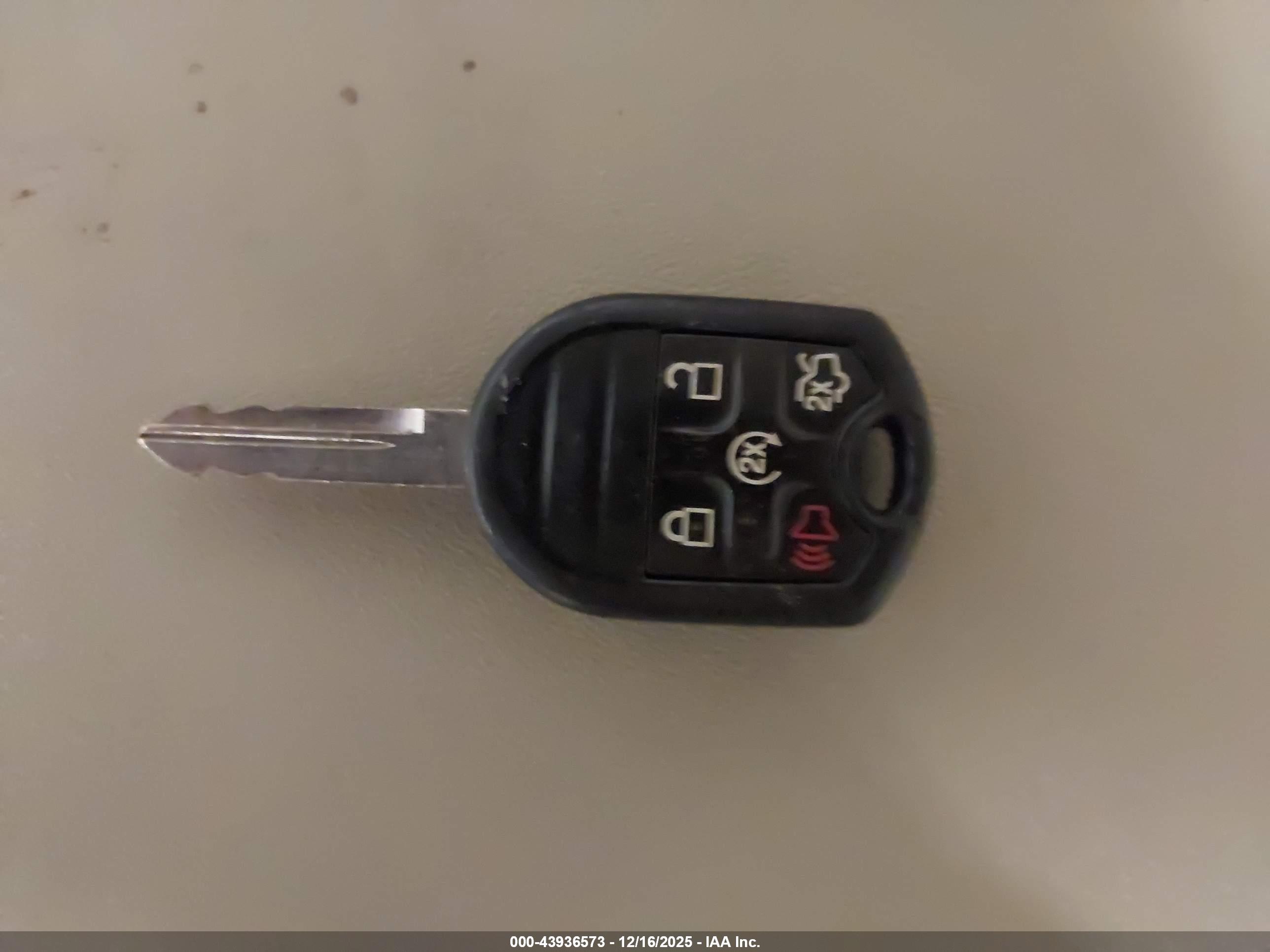 FORD TAURUS image 11
