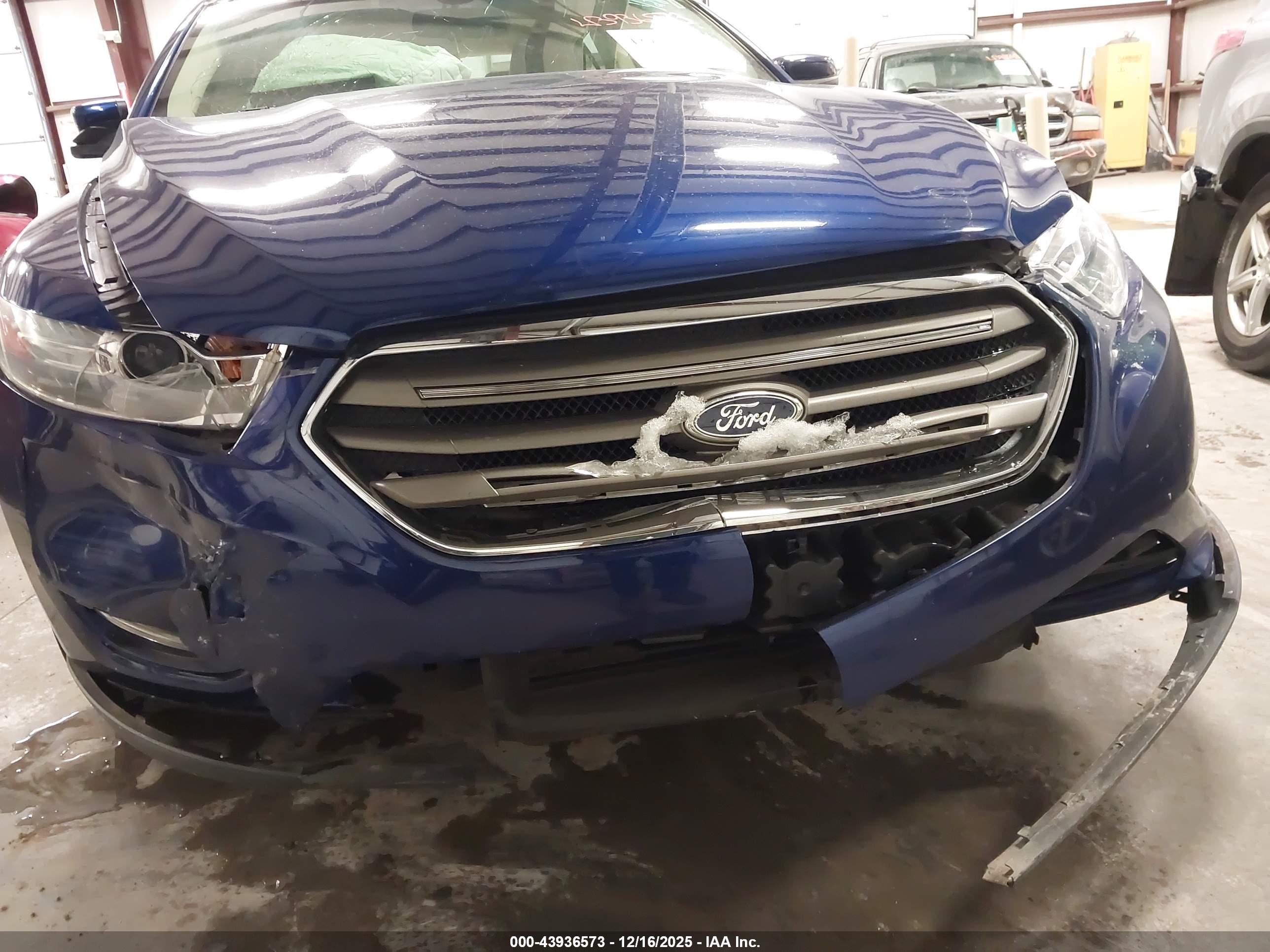FORD TAURUS image 6
