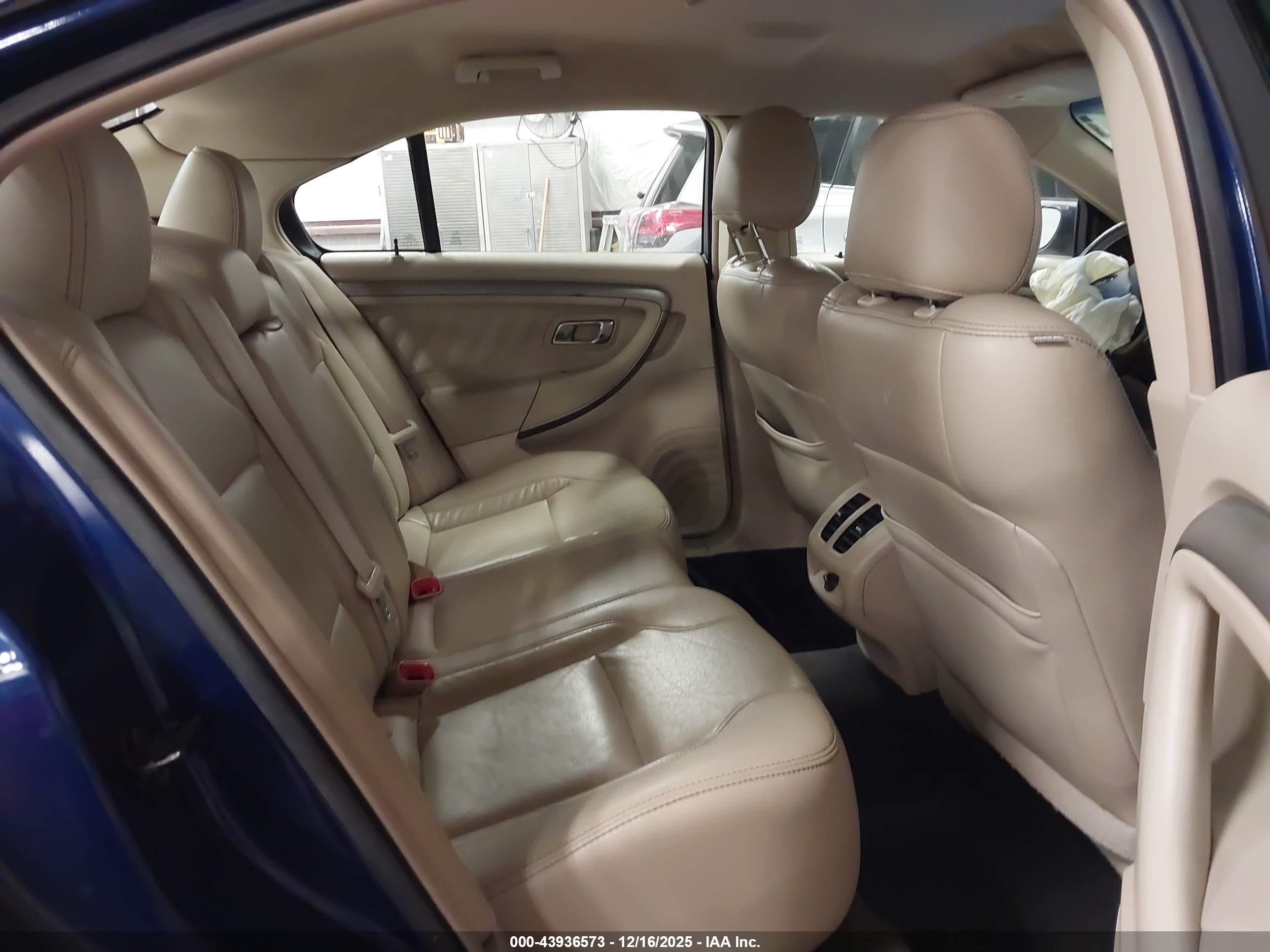 FORD TAURUS image 8