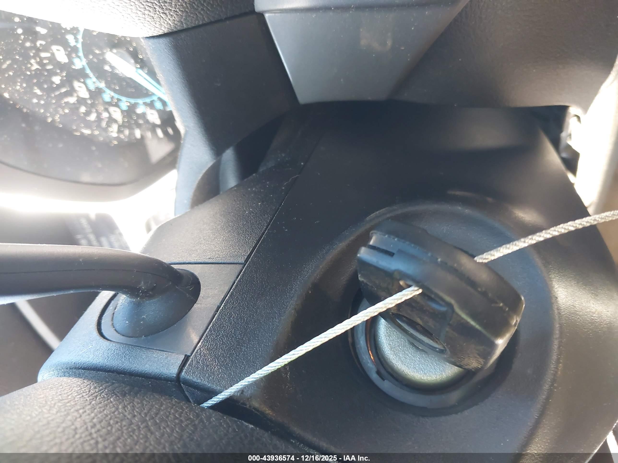 FORD ESCAPE image 11