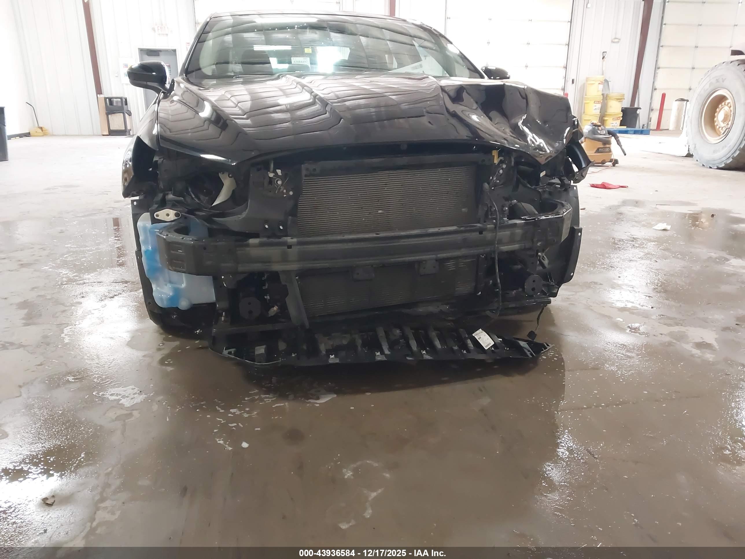 FORD FUSION image 6