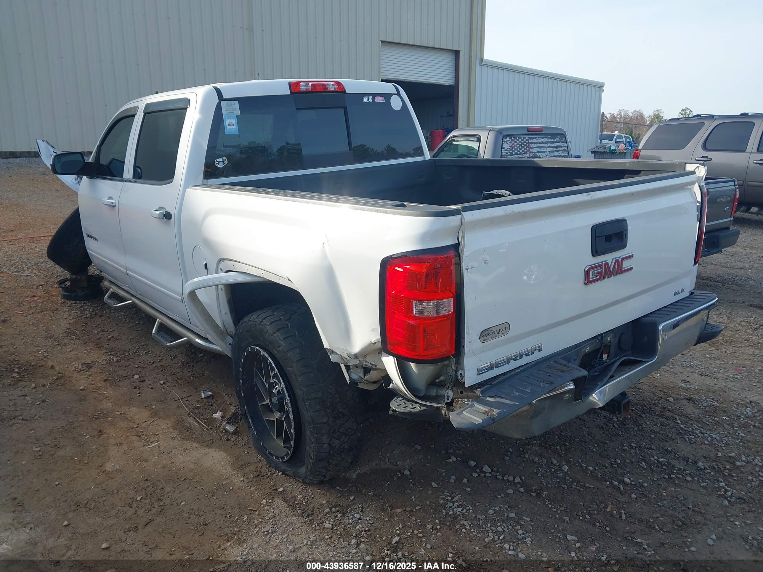 GMC SIERRA image 3