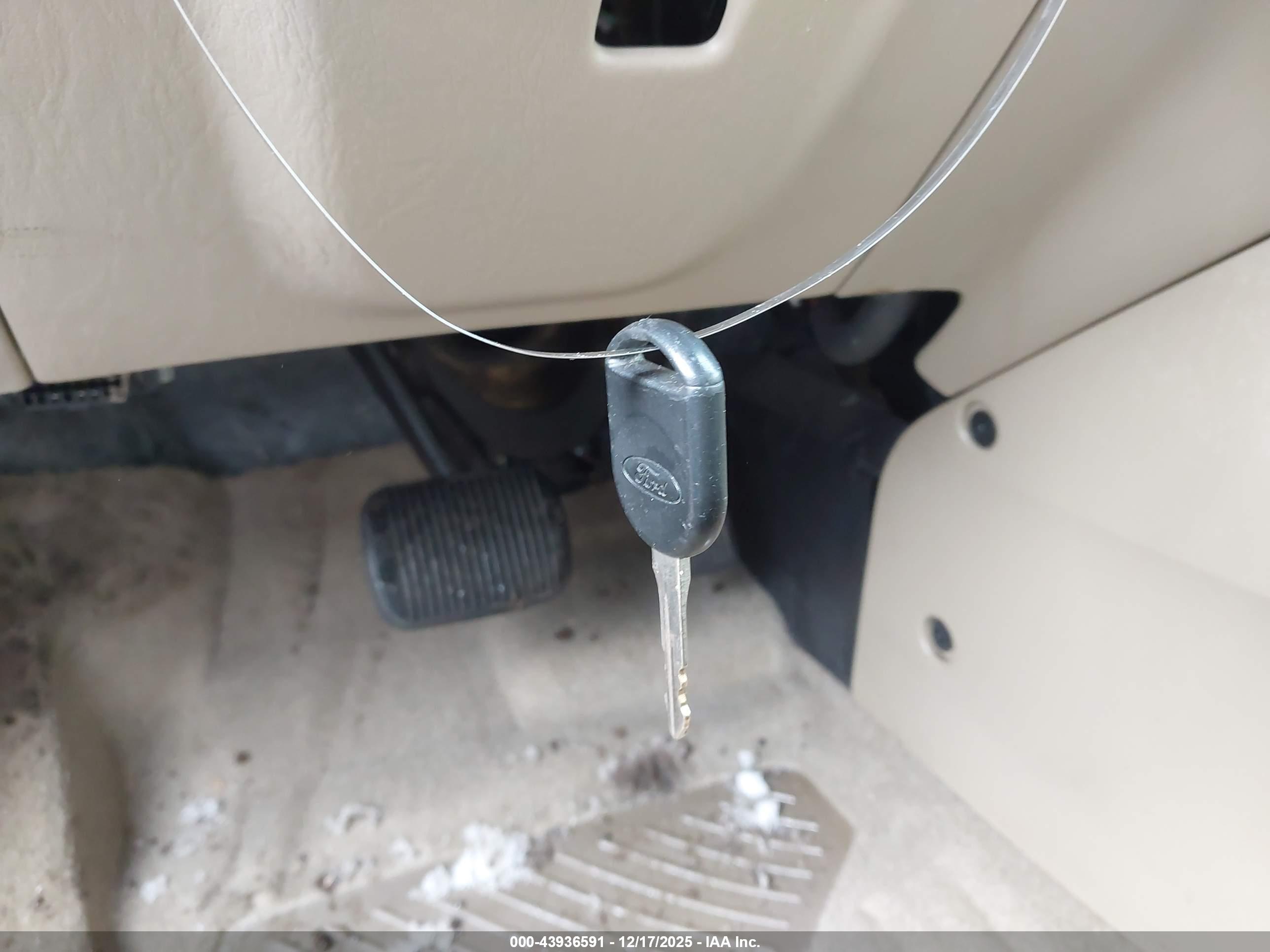 FORD ESCAPE image 11