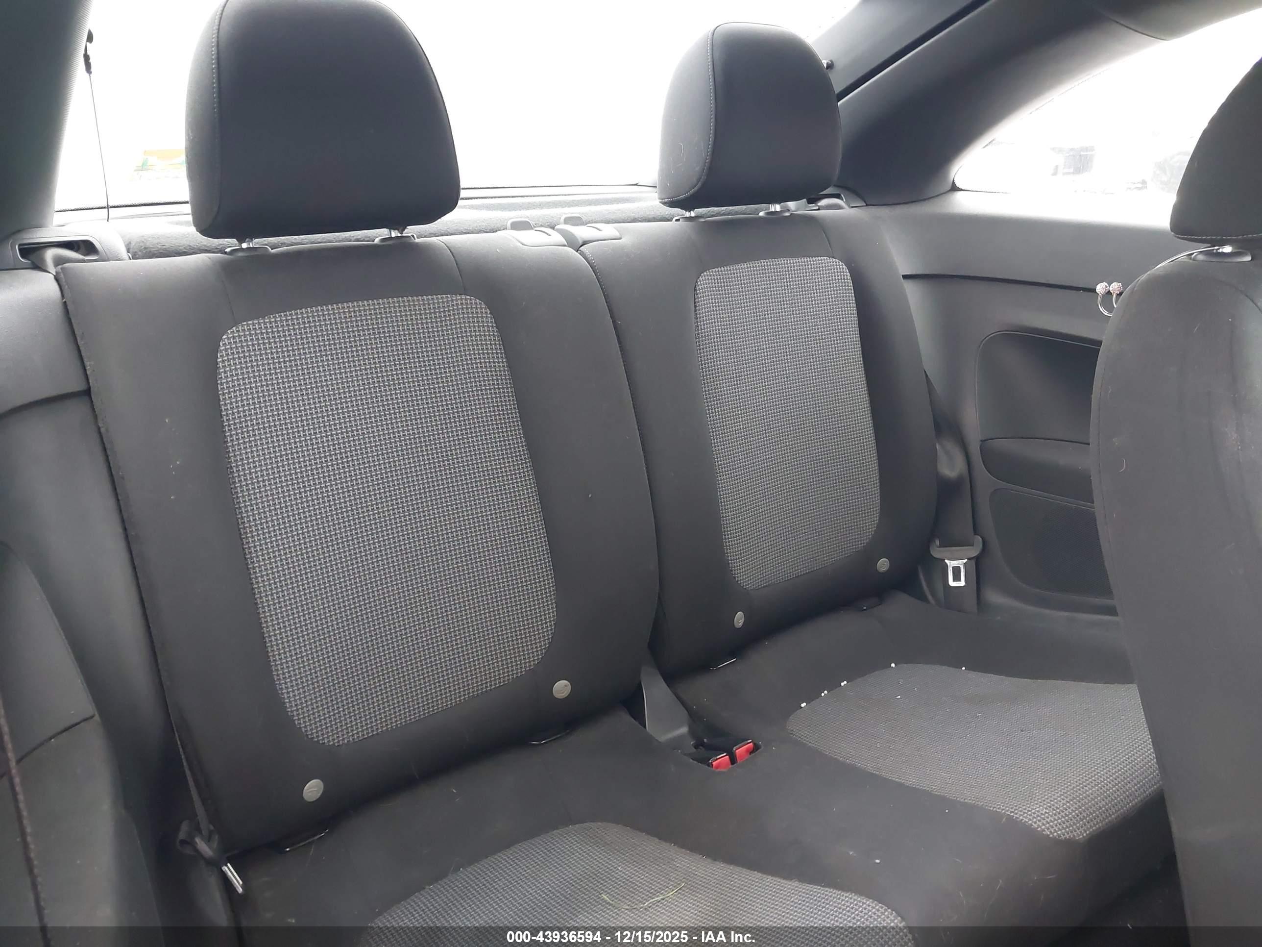 VOLKSWAGEN BEETLE image 8