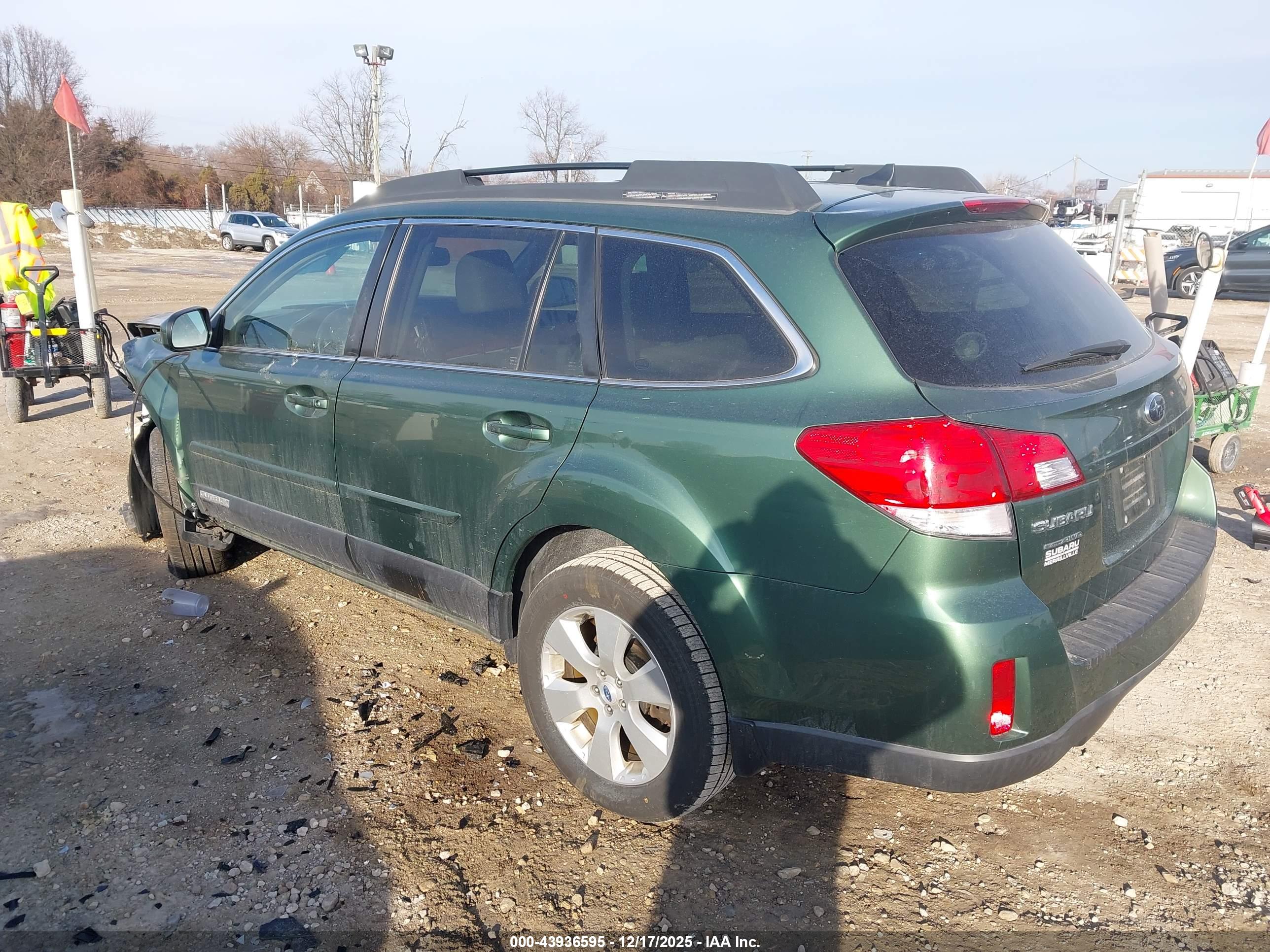 SUBARU OUTBACK image 3