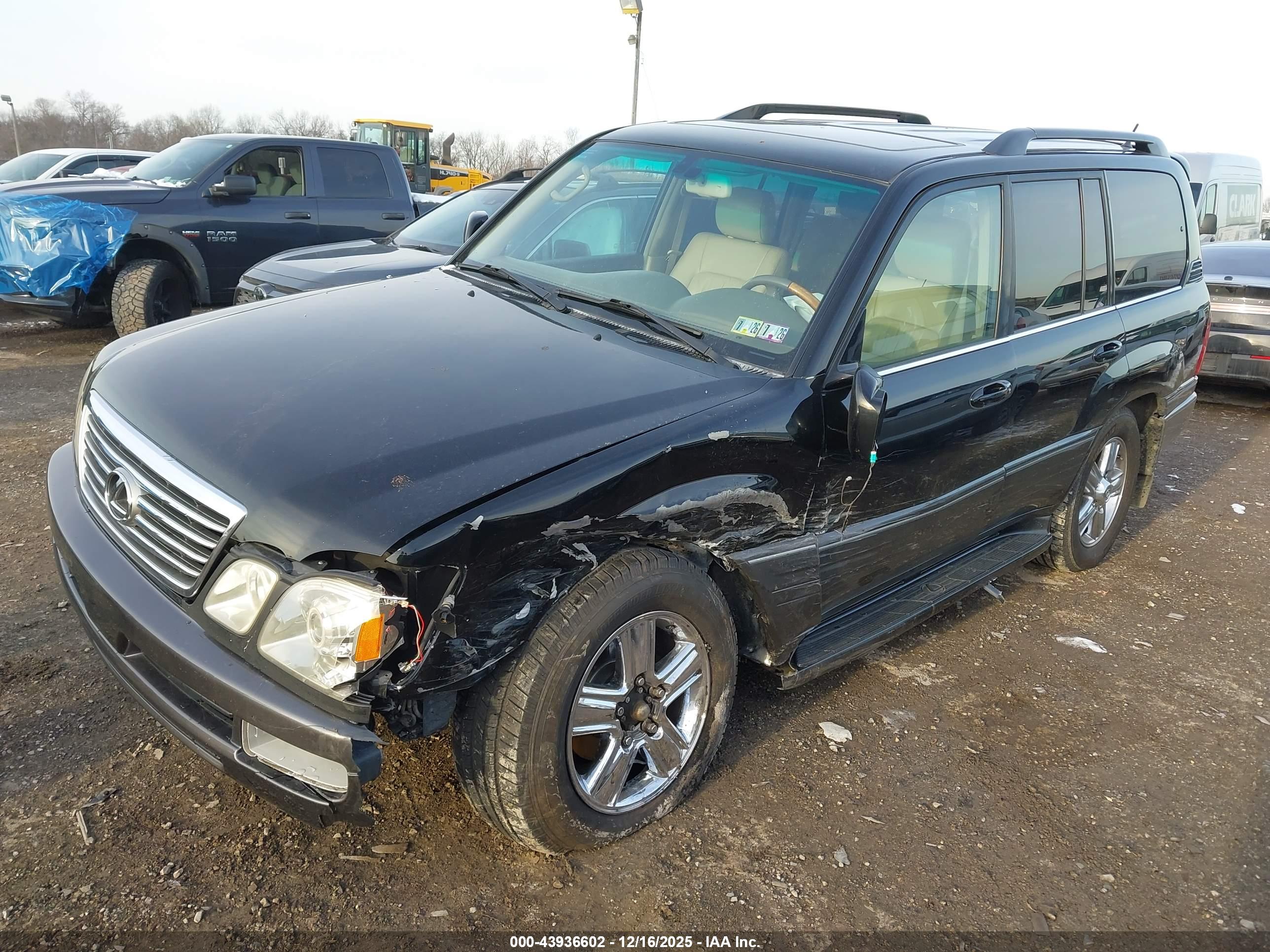 LEXUS LX image 2