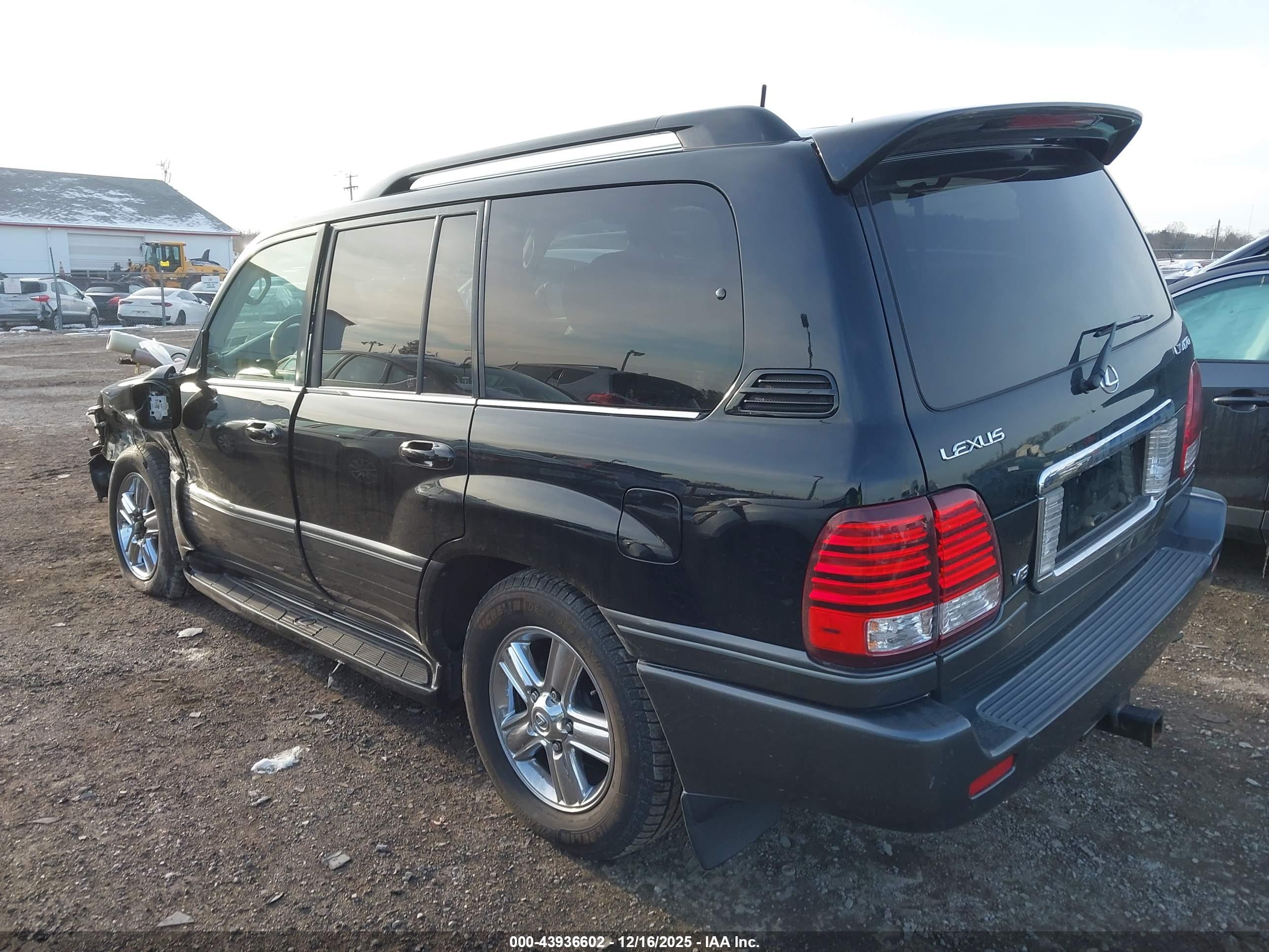 LEXUS LX image 3