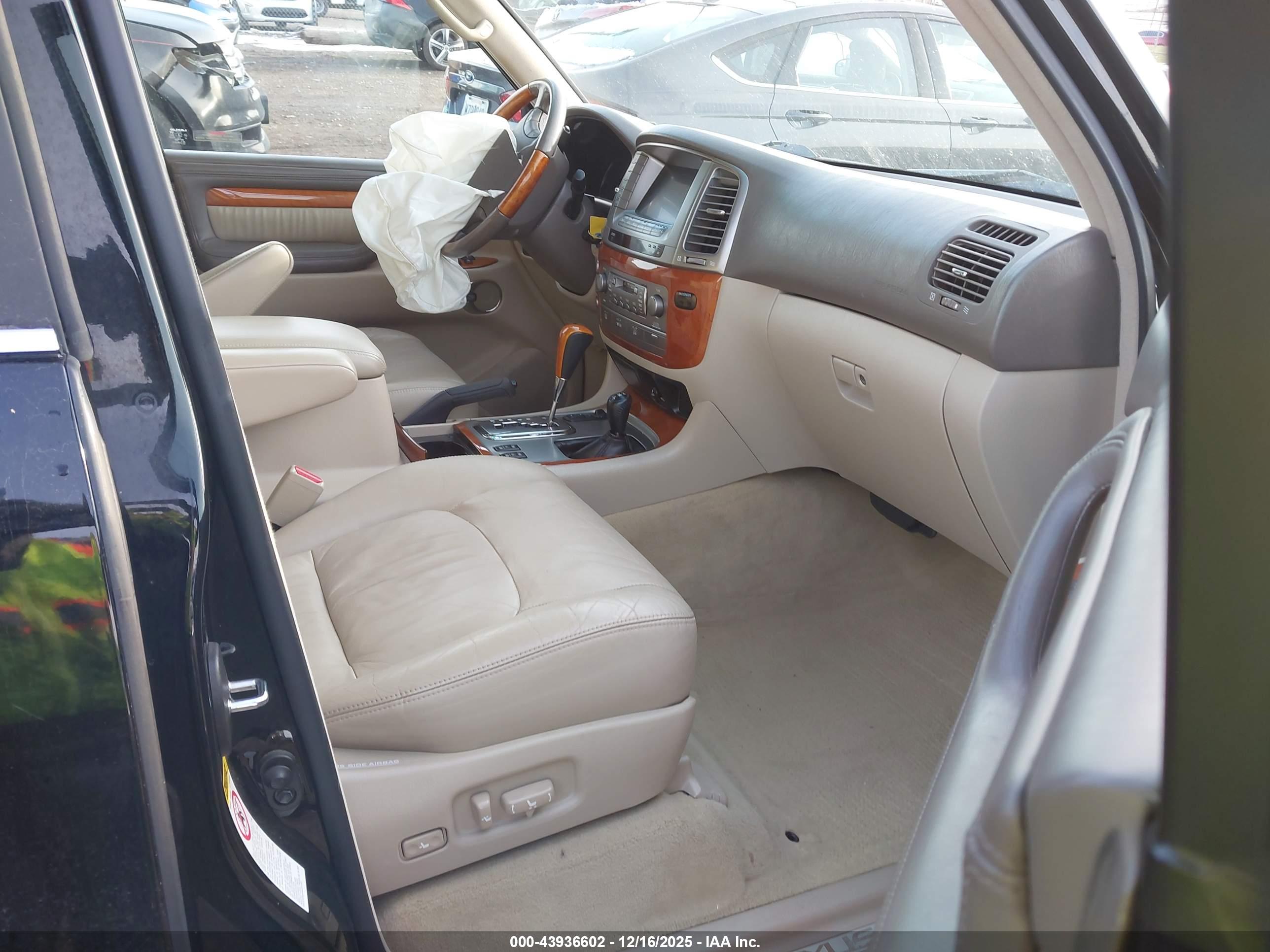LEXUS LX image 5