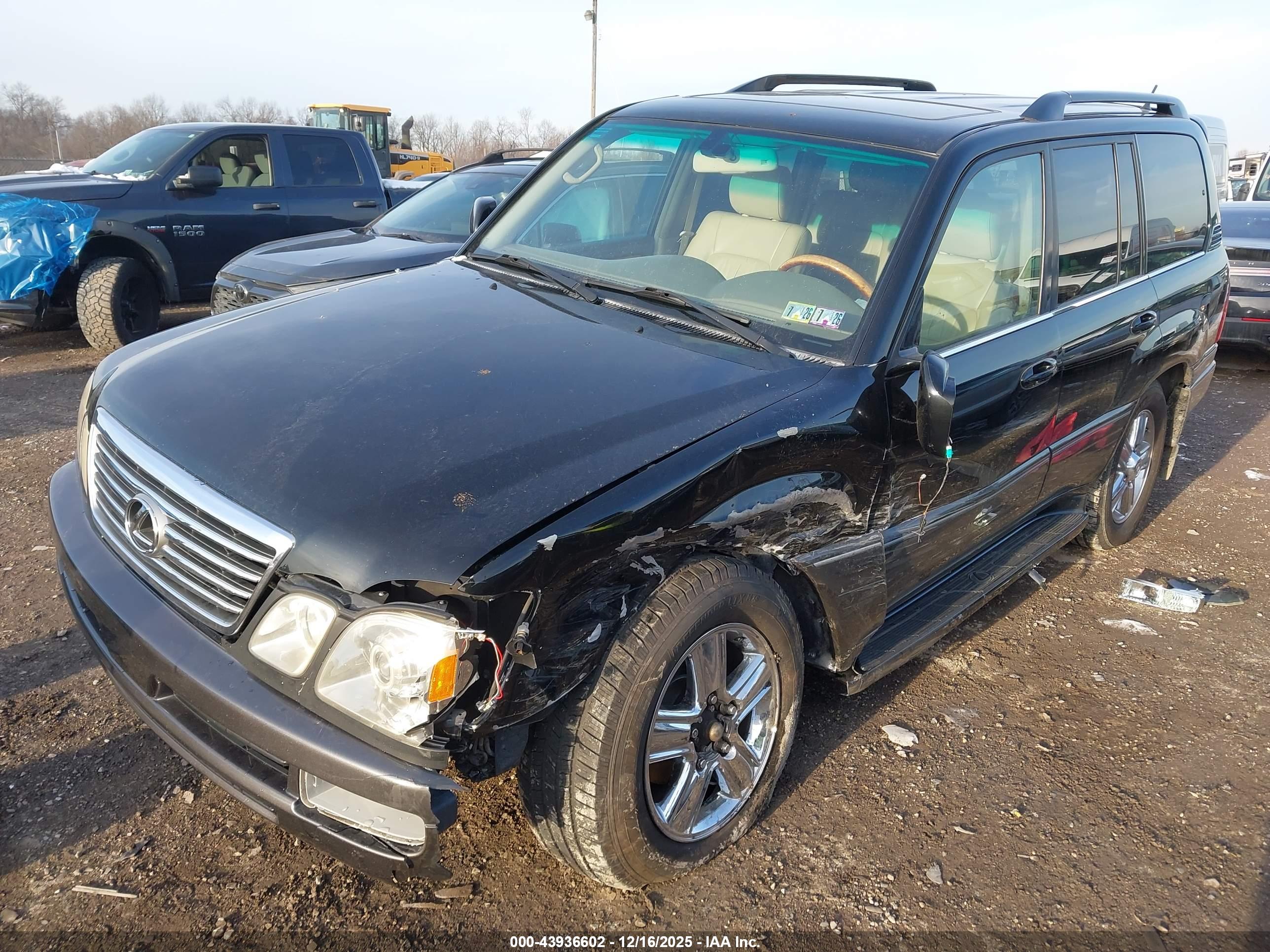 LEXUS LX image 6