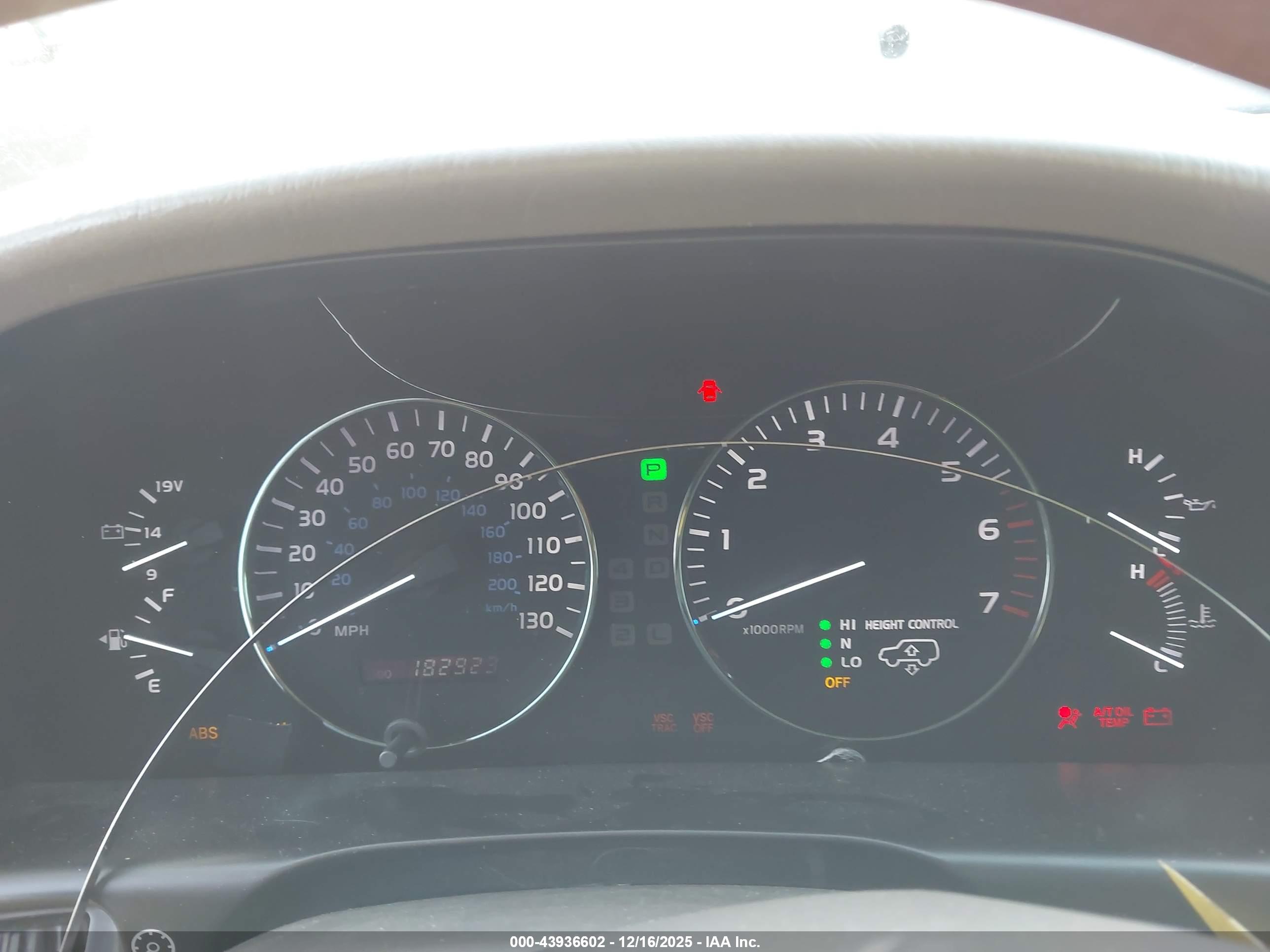 LEXUS LX image 7