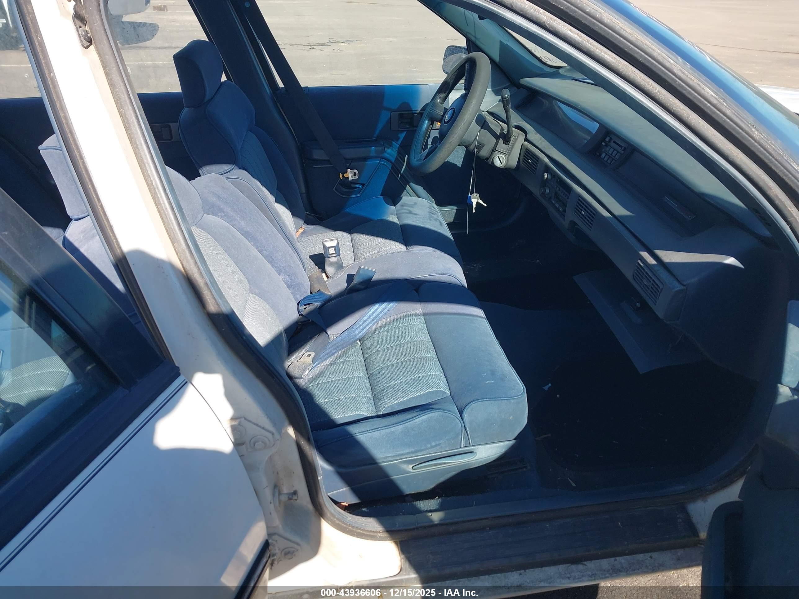 CHEVROLET LUMINA image 5