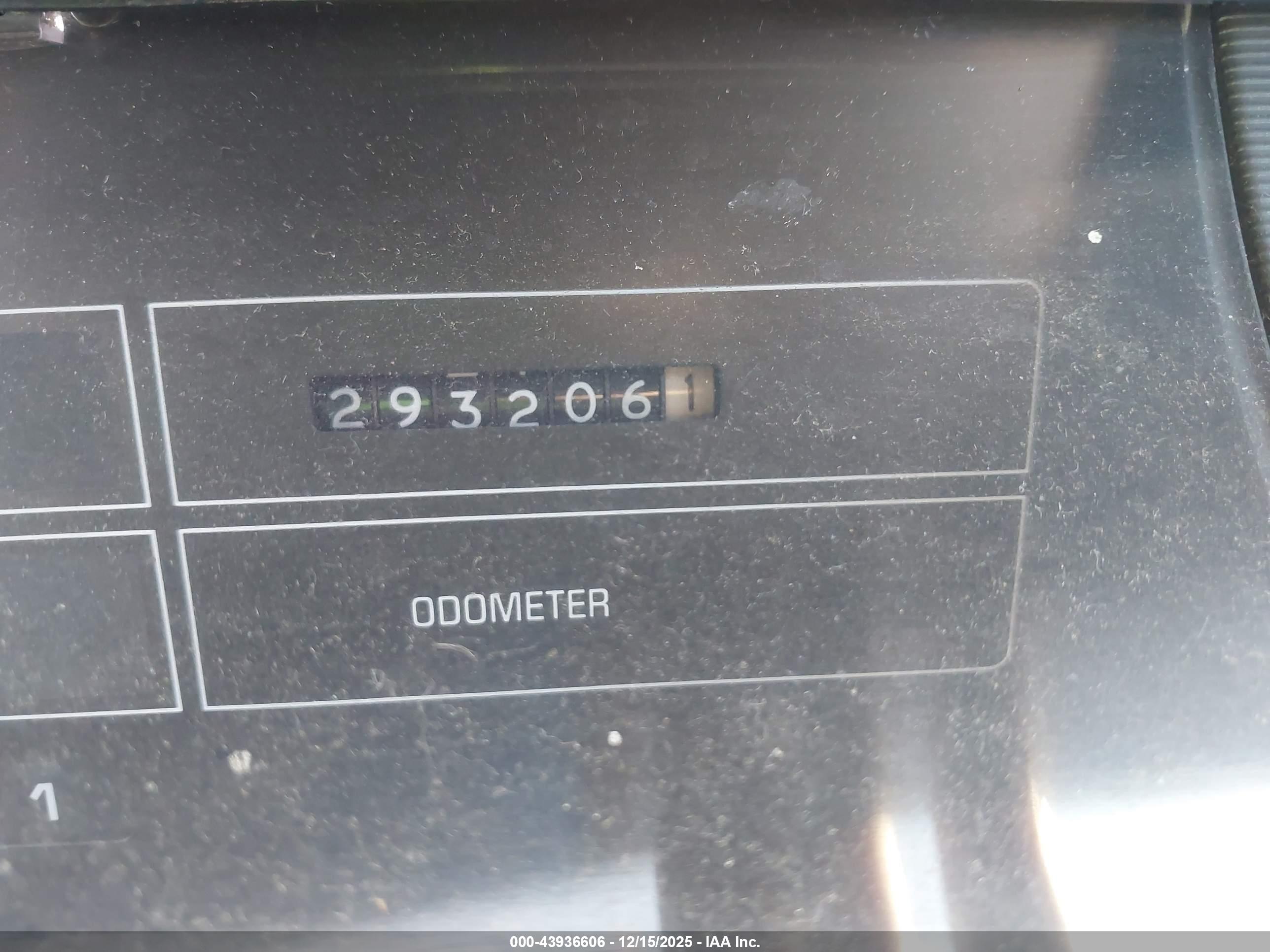 CHEVROLET LUMINA image 7