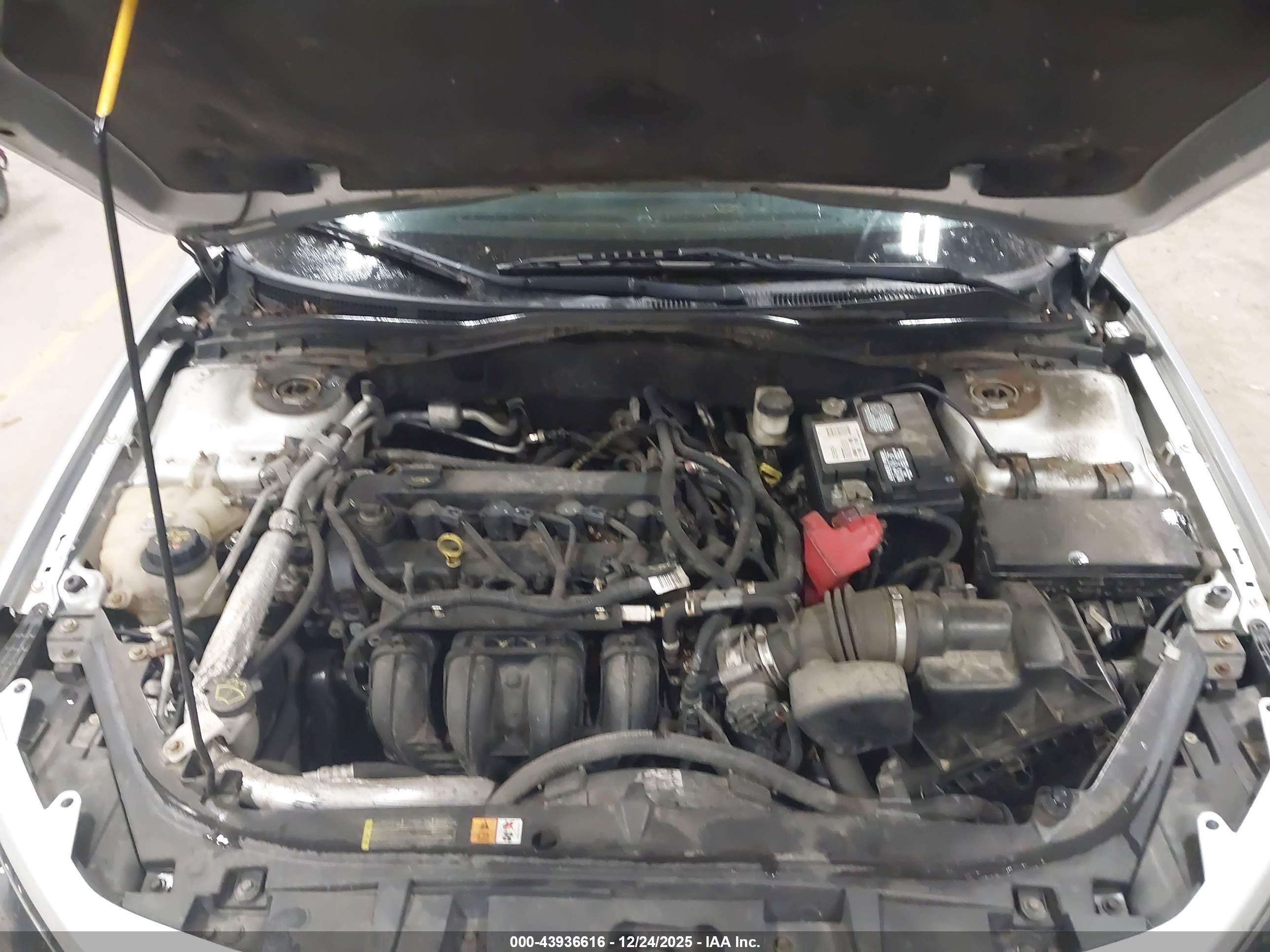 FORD FUSION image 10