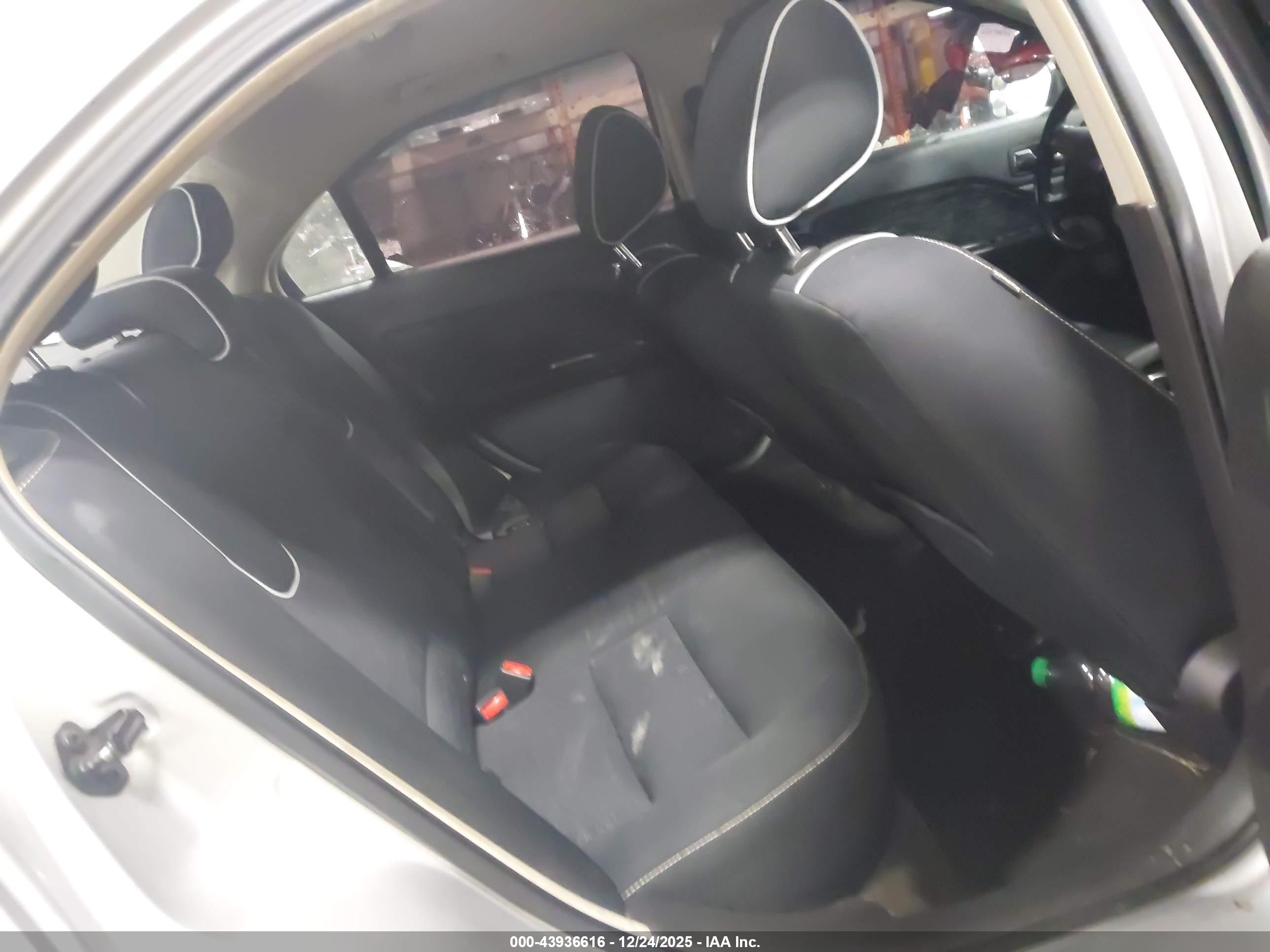 FORD FUSION image 8