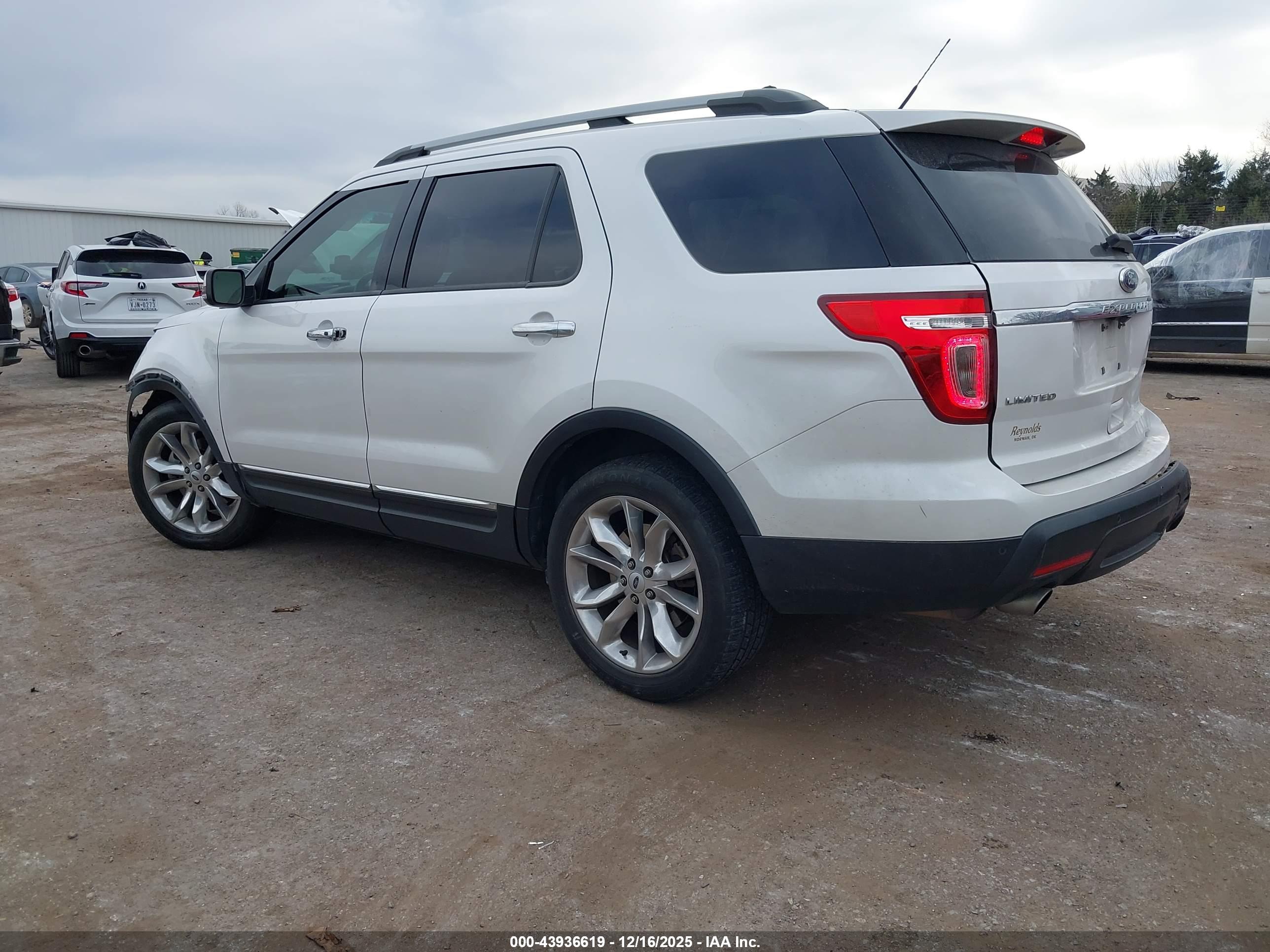 FORD EXPLORER image 3