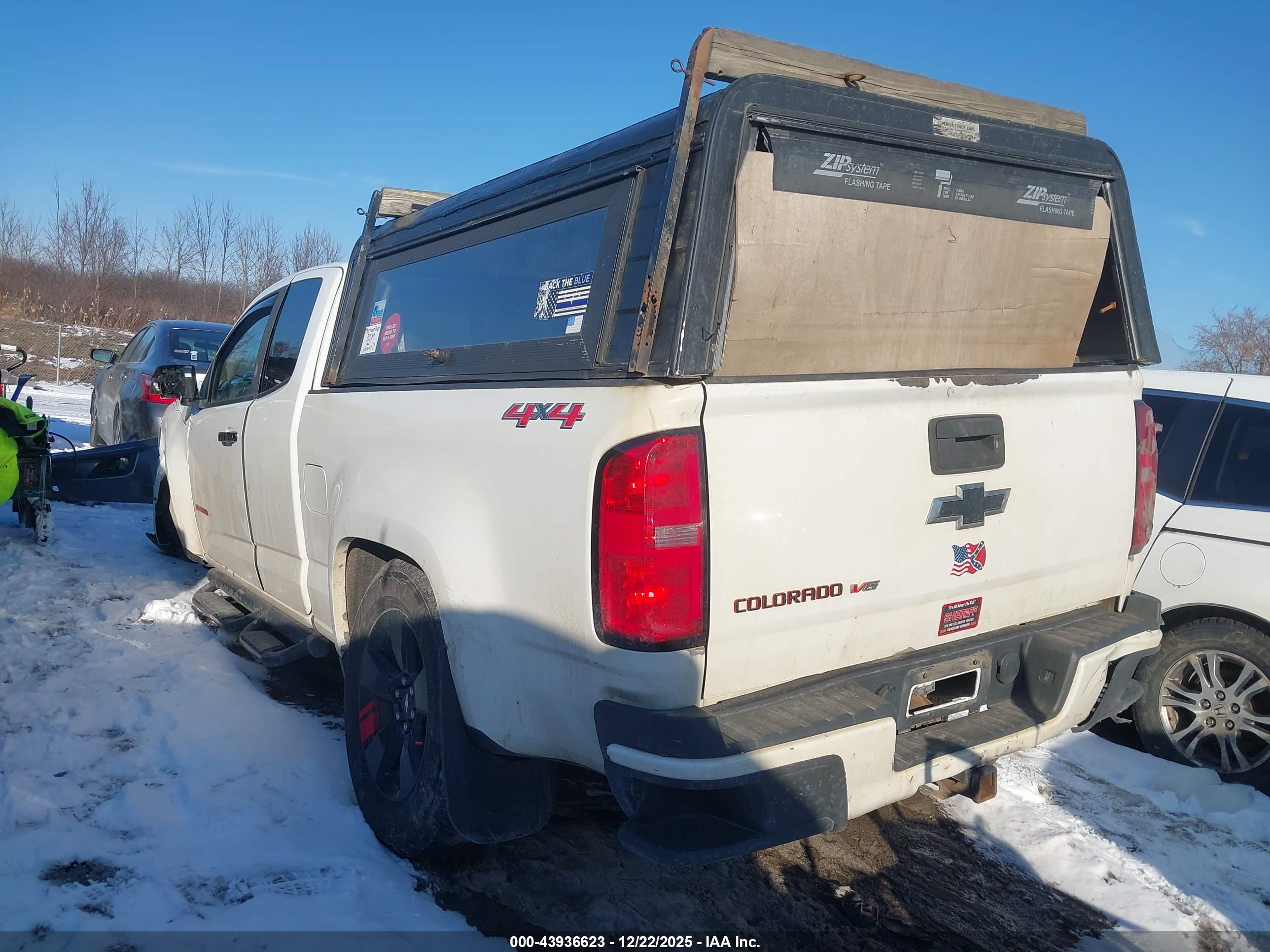CHEVROLET COLORADO image 3