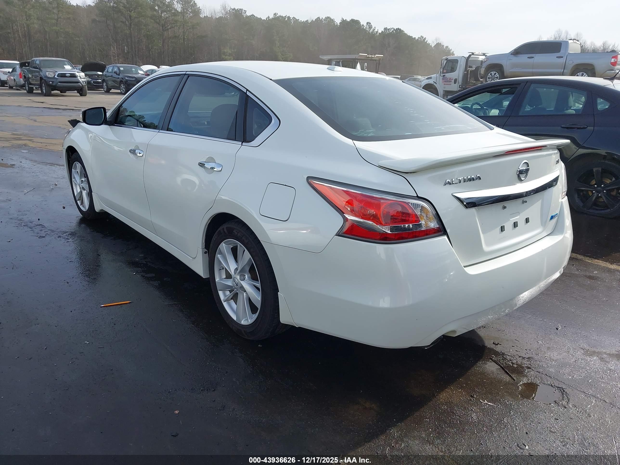 NISSAN ALTIMA image 3