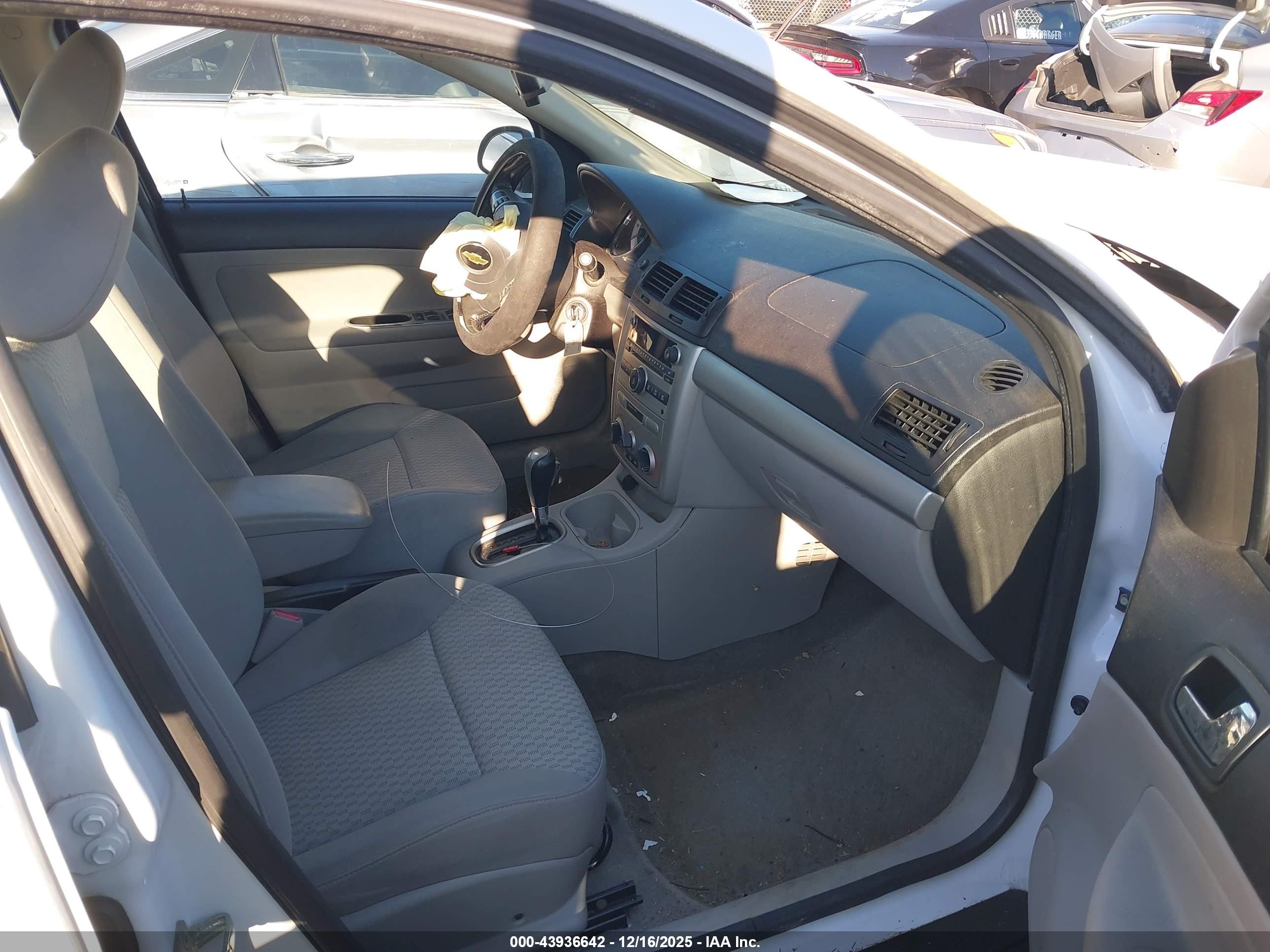 CHEVROLET COBALT image 5