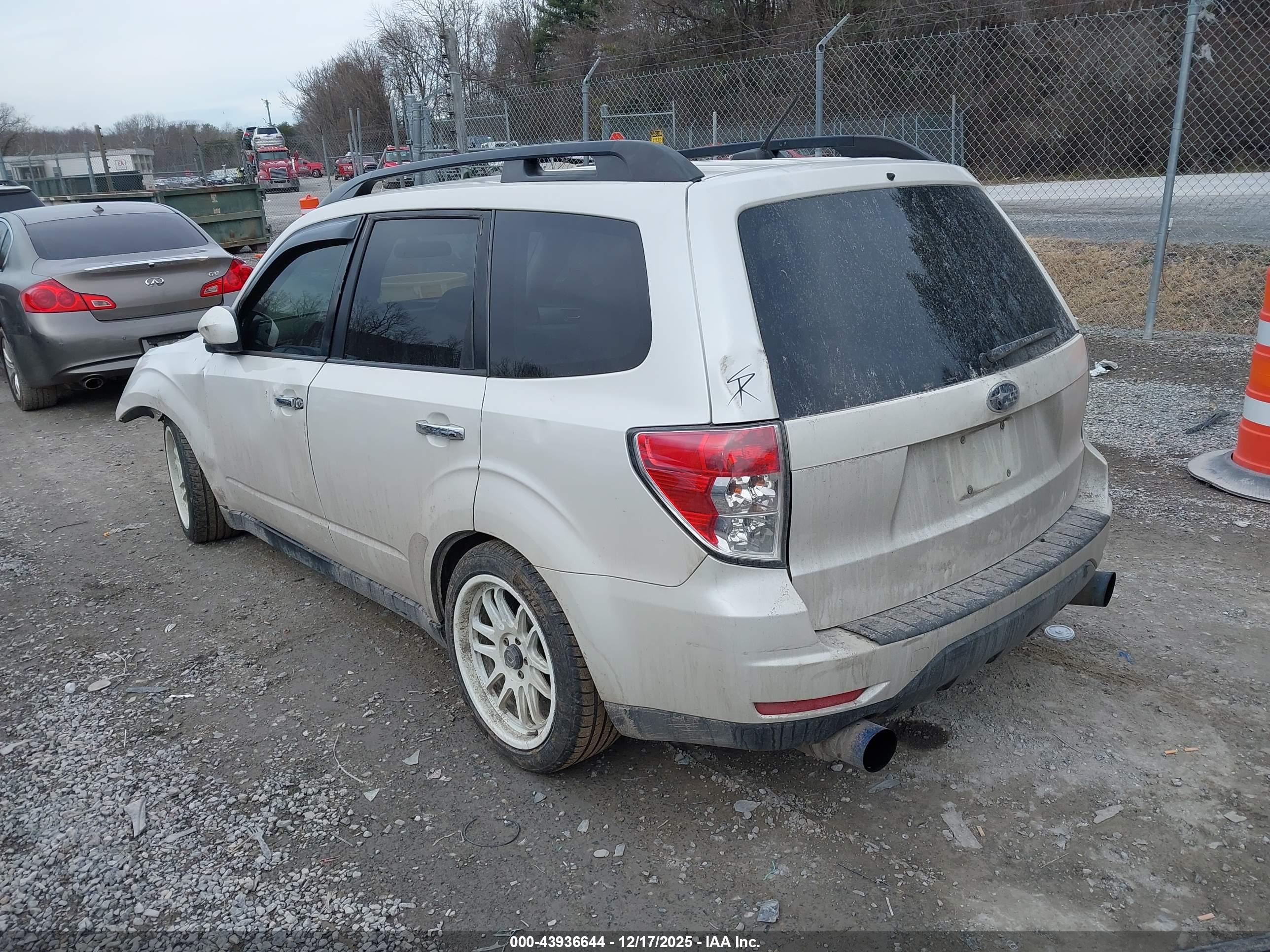 SUBARU FORESTER image 3
