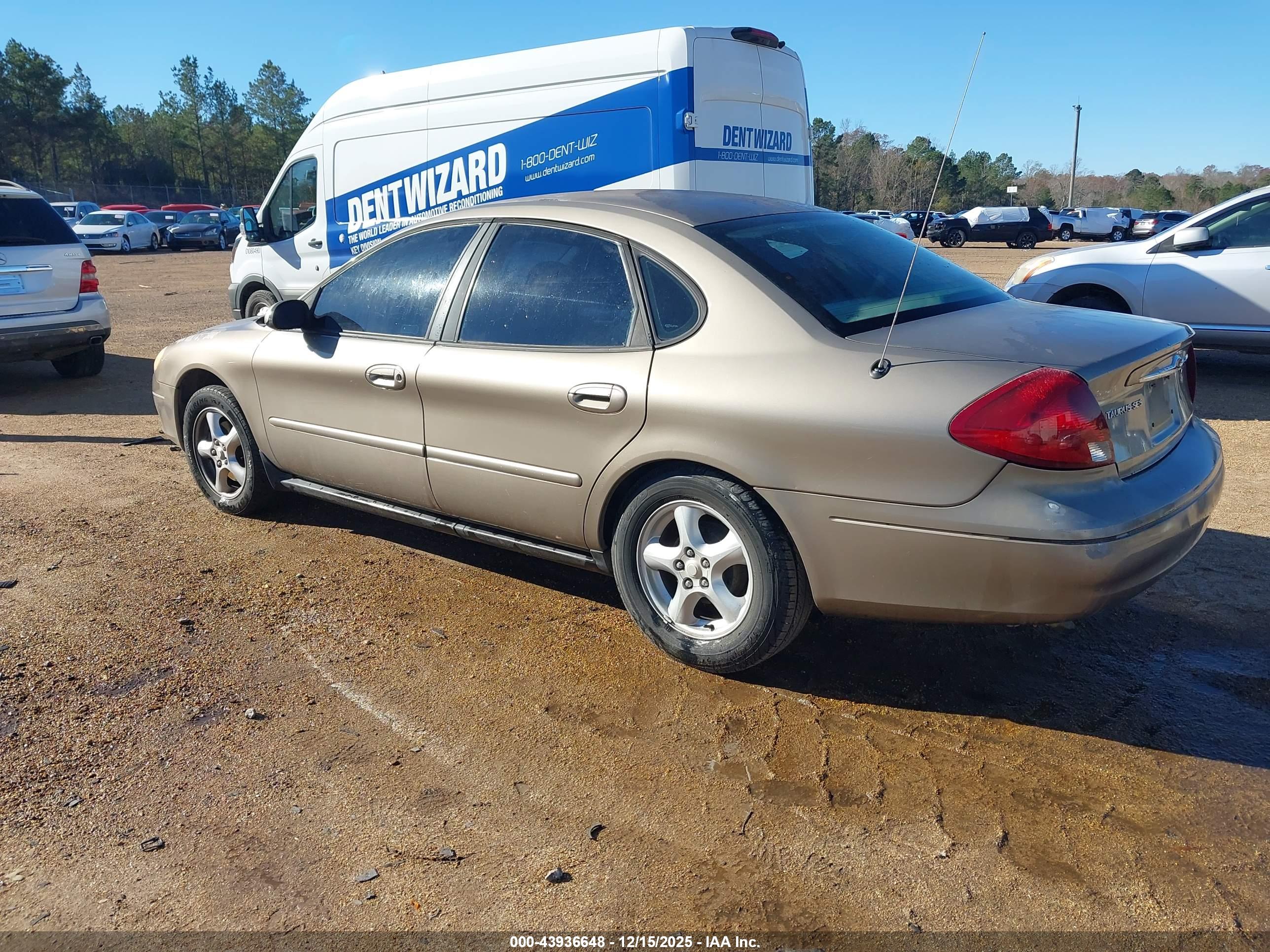 FORD TAURUS image 3