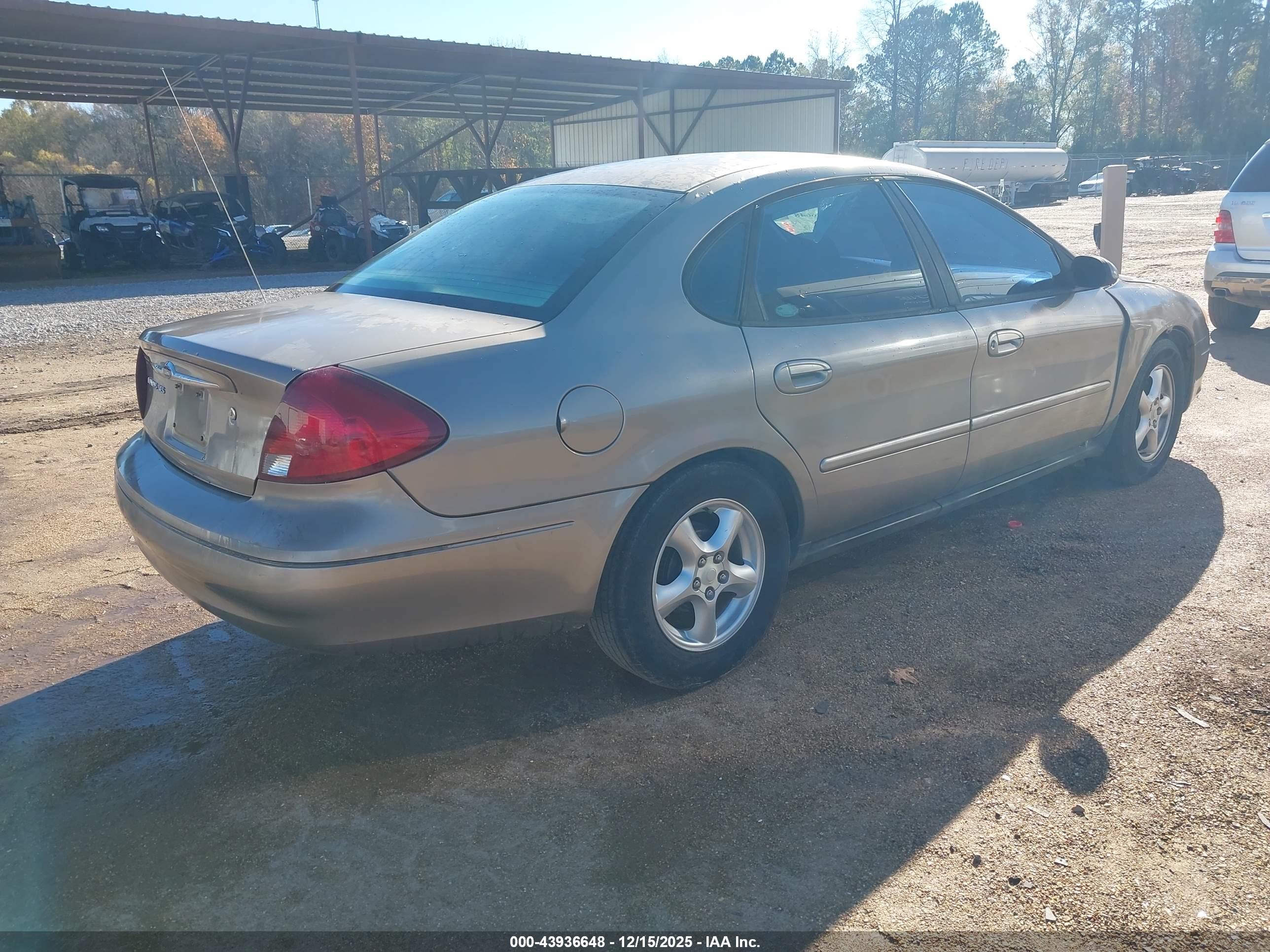 FORD TAURUS image 4