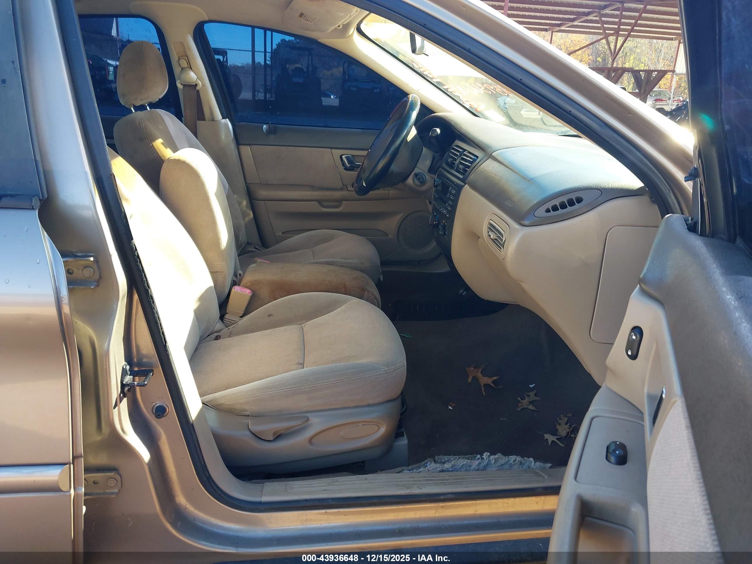 FORD TAURUS image 5