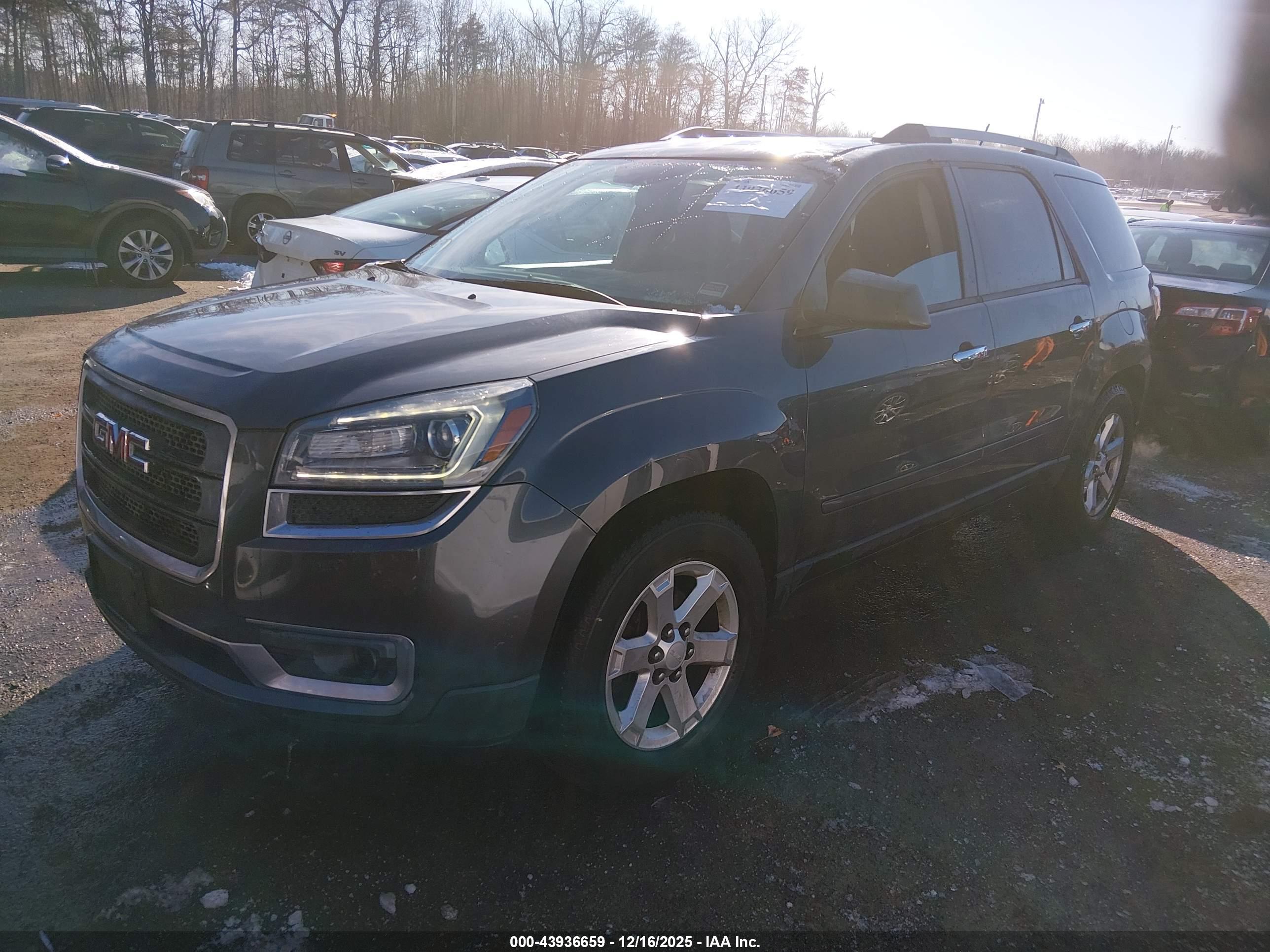GMC ACADIA image 2