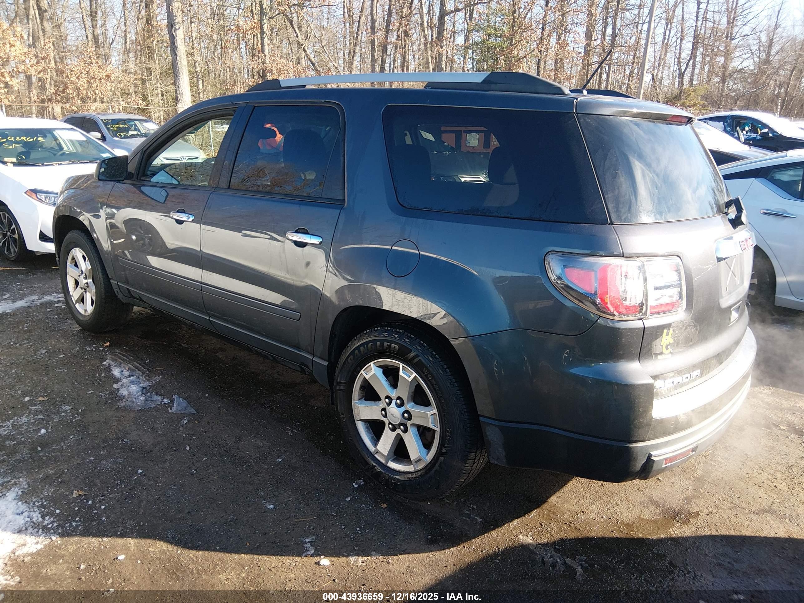 GMC ACADIA image 3