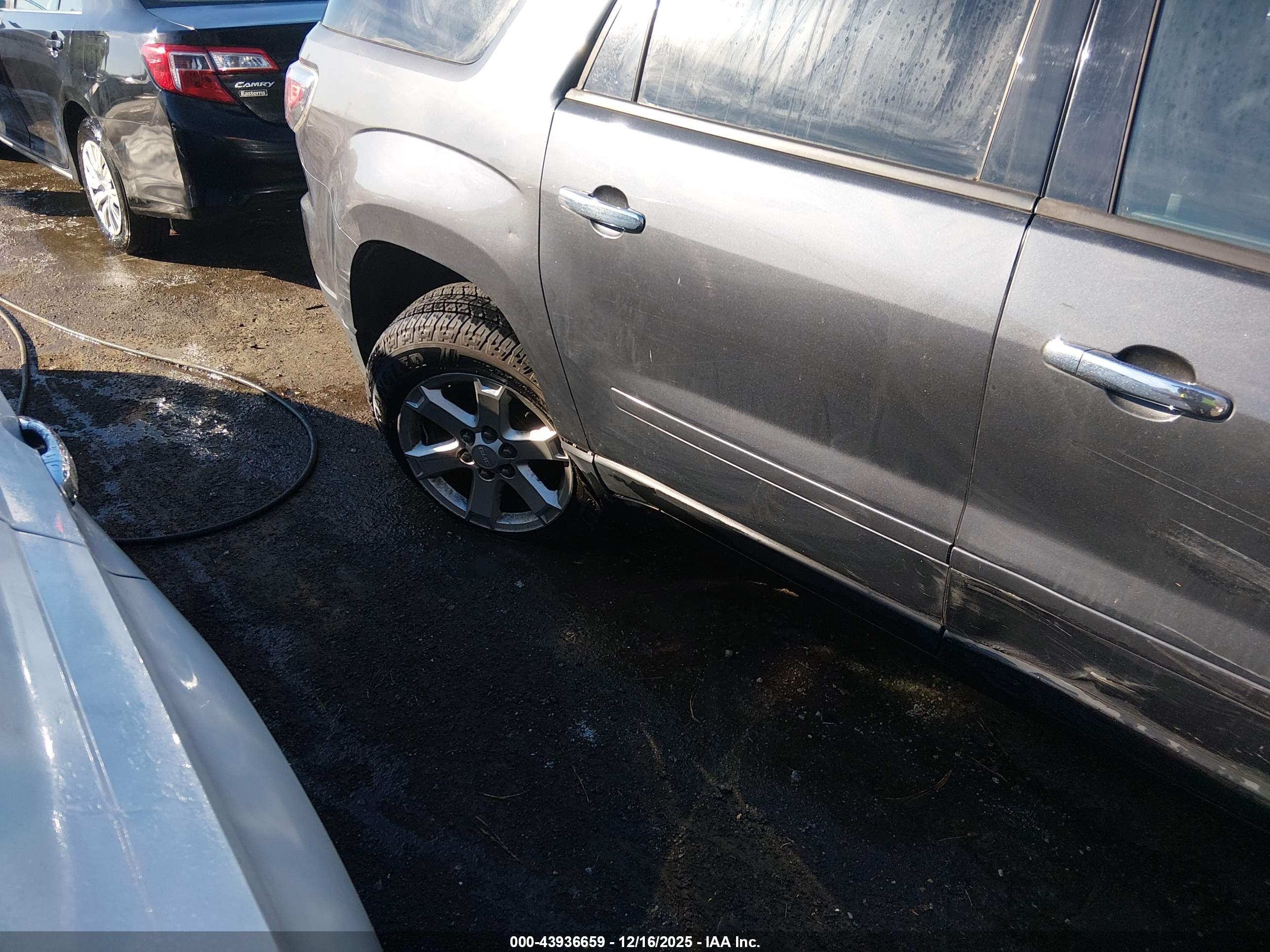 GMC ACADIA image 6