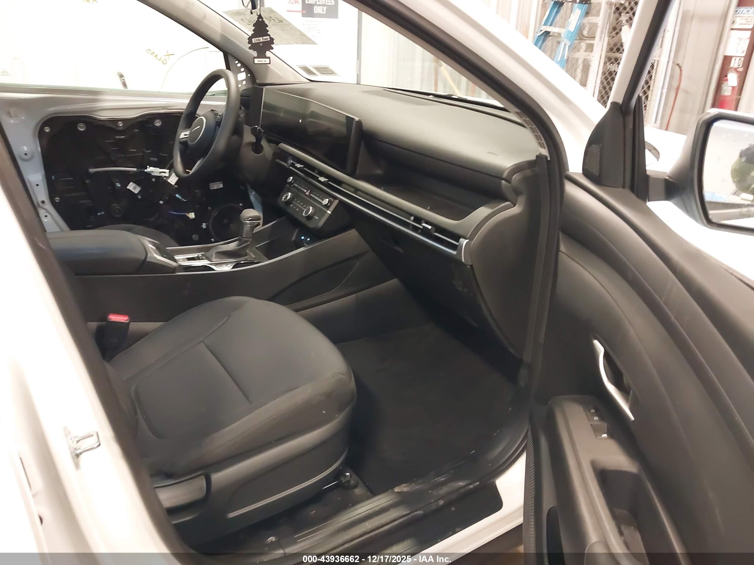 HYUNDAI TUCSON image 5
