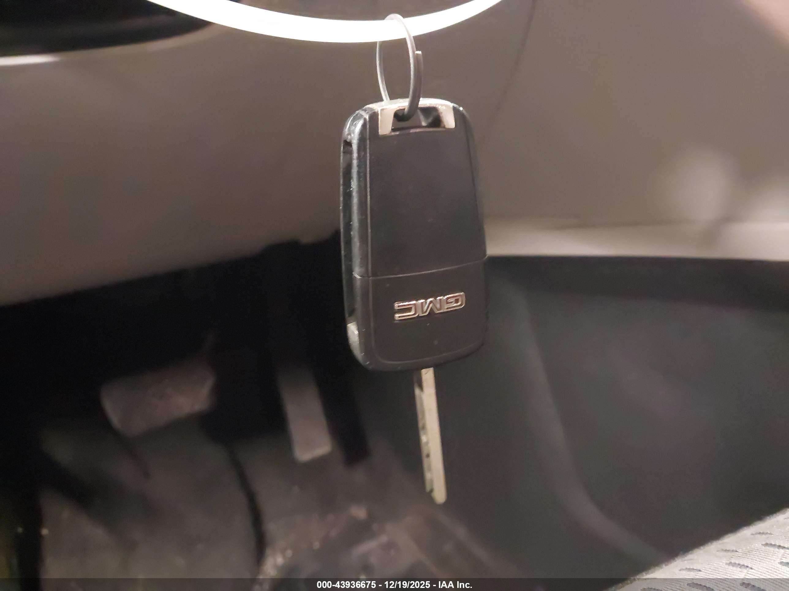 GMC TERRAIN image 11